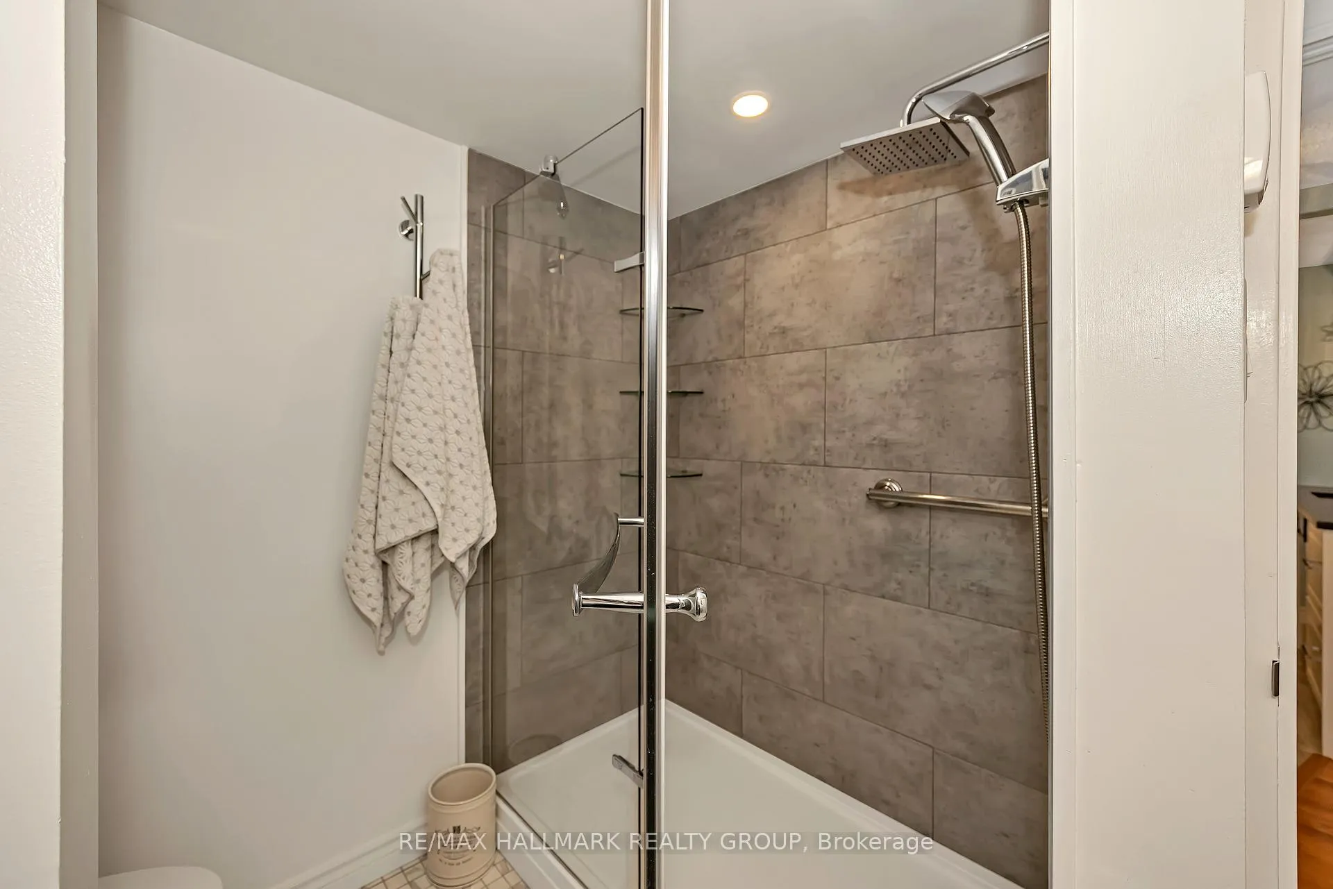Photo 24 of Unit 704, 80 Sandcastle Drive, Ottawa, Leslie Park — HOMEH