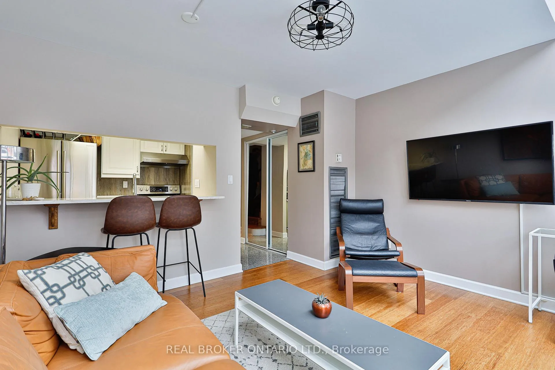 Photo 4 of Unit 912, 222 The Esplanade, Toronto, Waterfront Communities — HOMEH