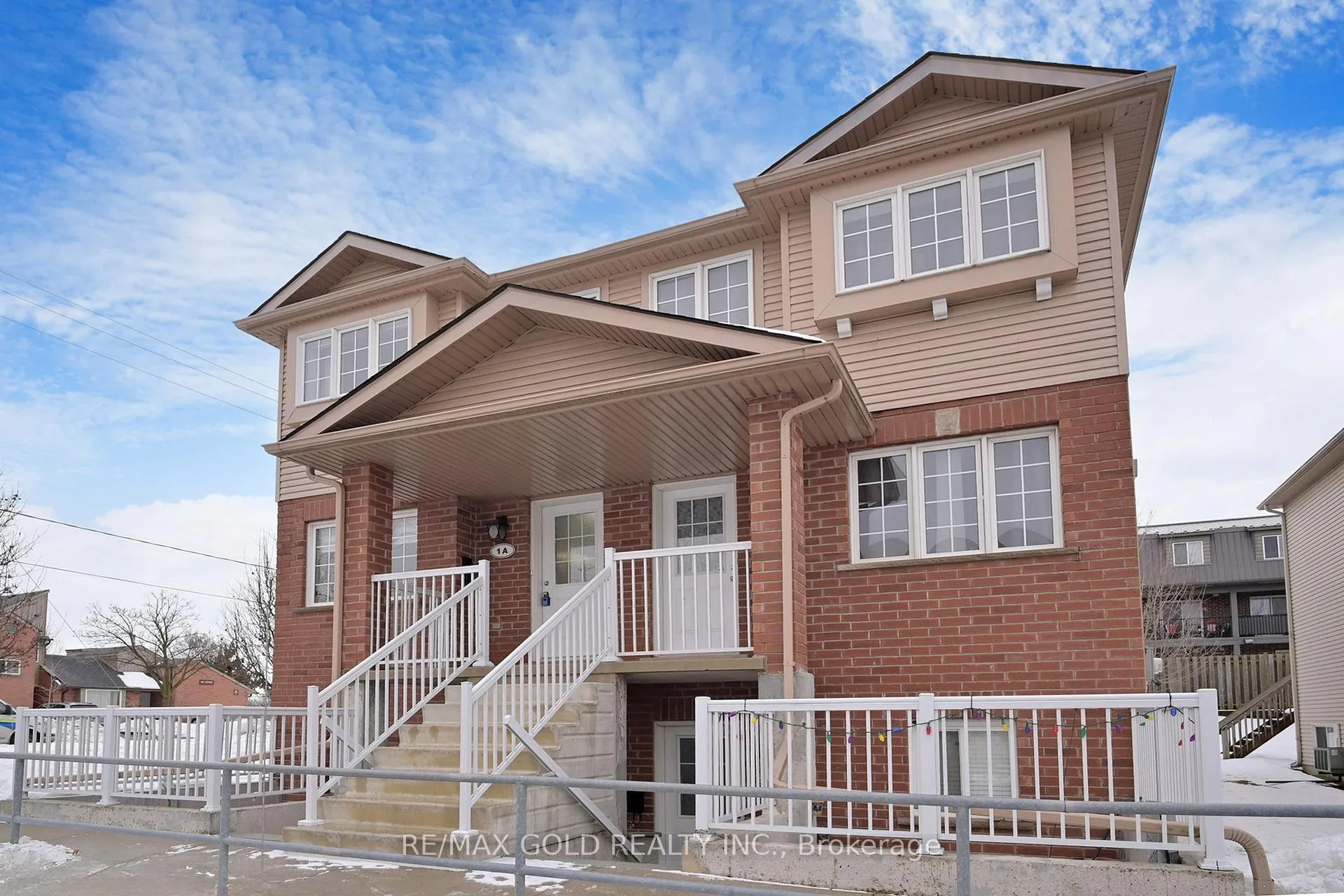 Photo 2 of Unit 1A, 50 Howe Drive, Kitchener, Laurentian Hills — HOMEH