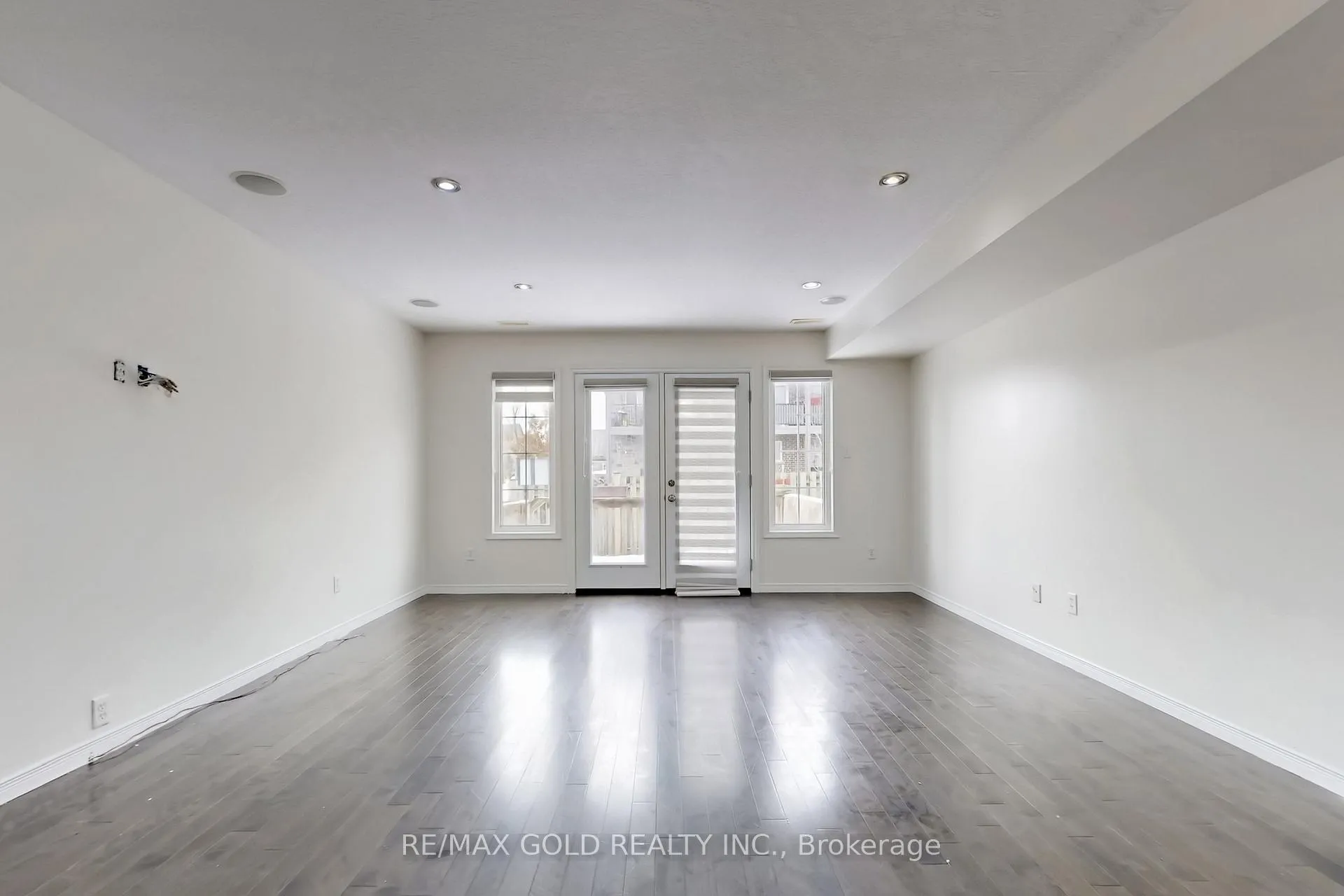 Photo 4 of Unit 1A, 50 Howe Drive, Kitchener, Laurentian Hills — HOMEH