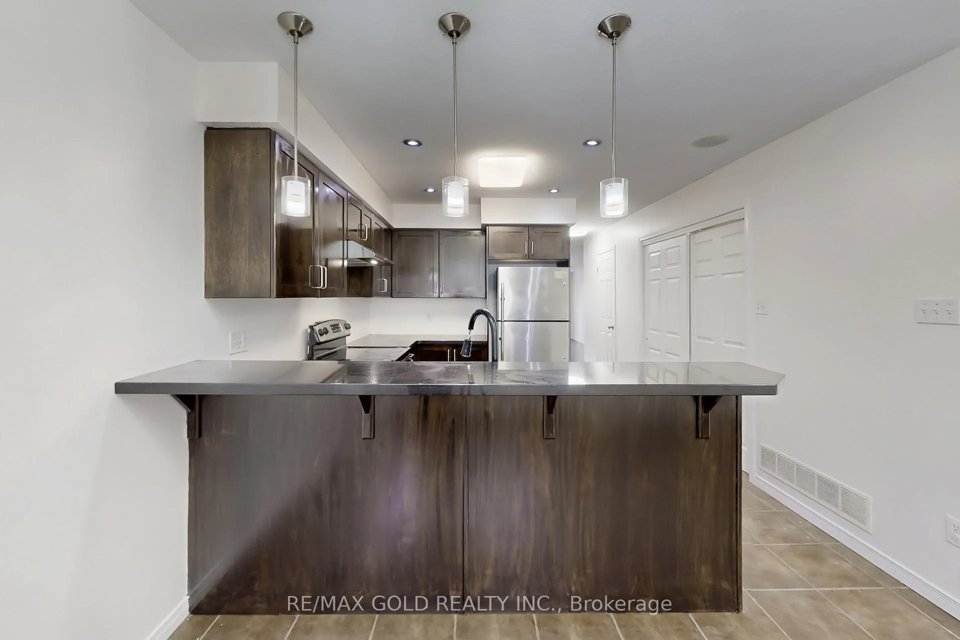 Photo 11 of Unit 1A, 50 Howe Drive, Kitchener, Laurentian Hills — HOMEH