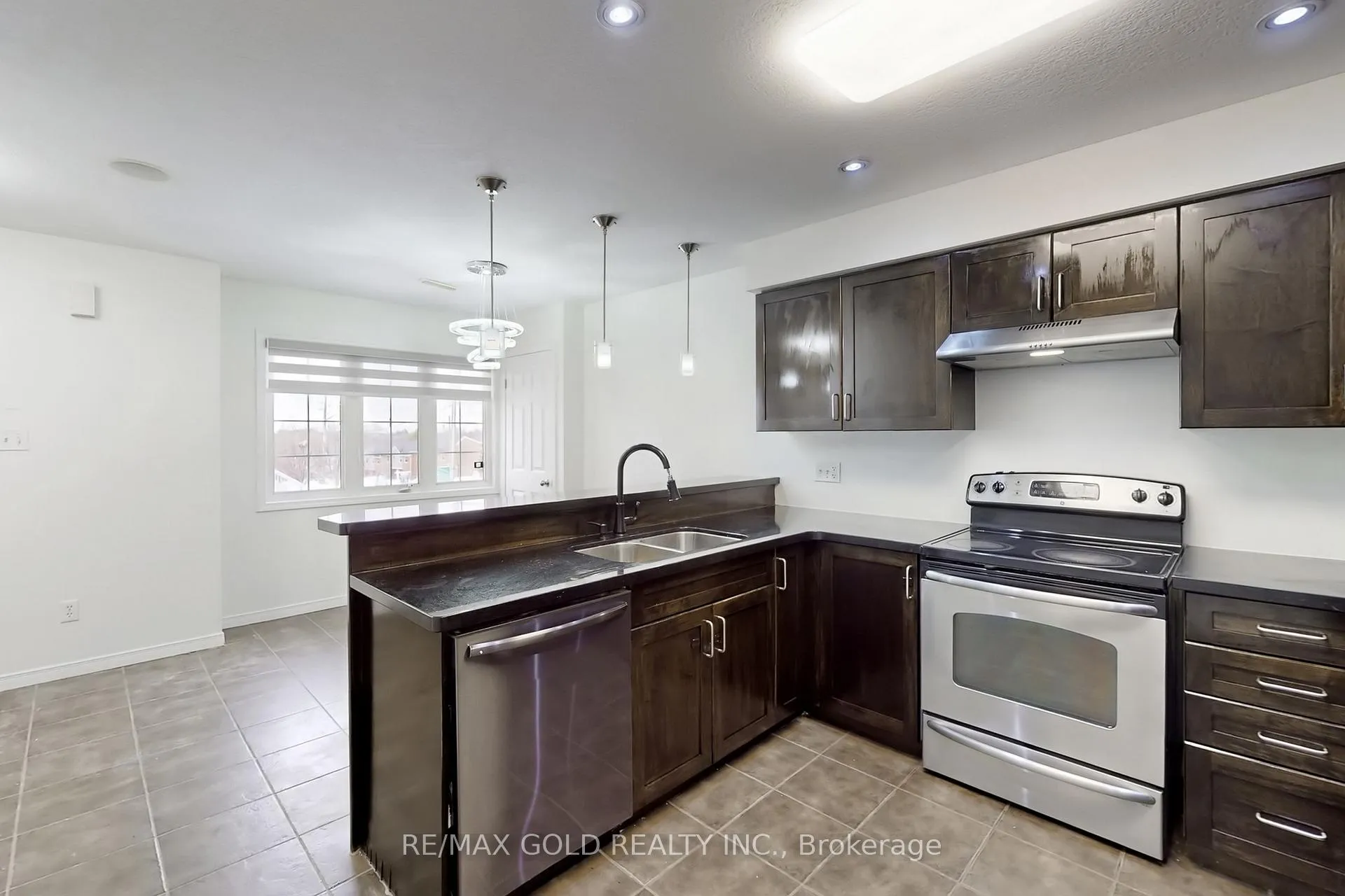 Photo 14 of Unit 1A, 50 Howe Drive, Kitchener, Laurentian Hills — HOMEH