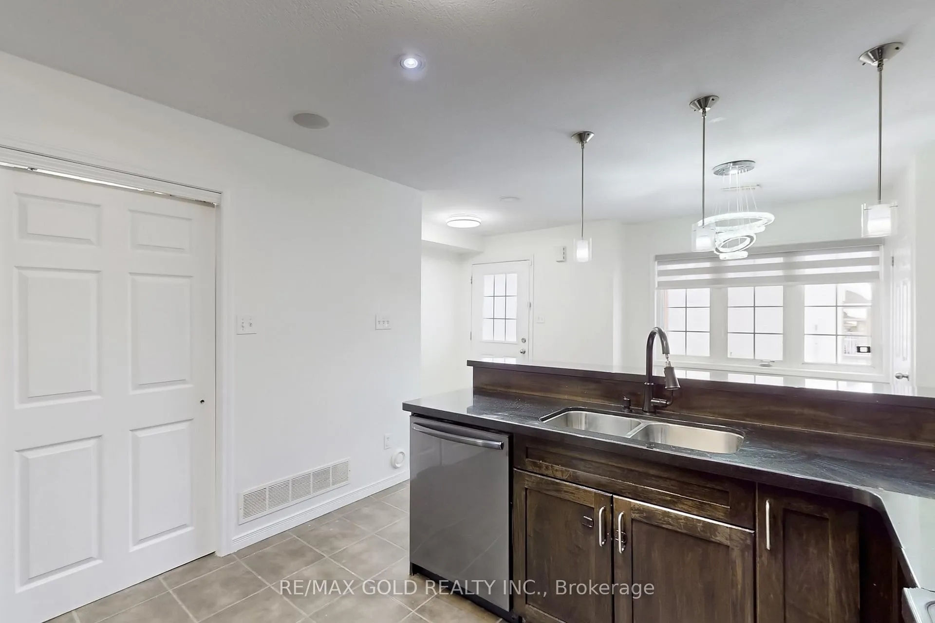 Photo 16 of Unit 1A, 50 Howe Drive, Kitchener, Laurentian Hills — HOMEH