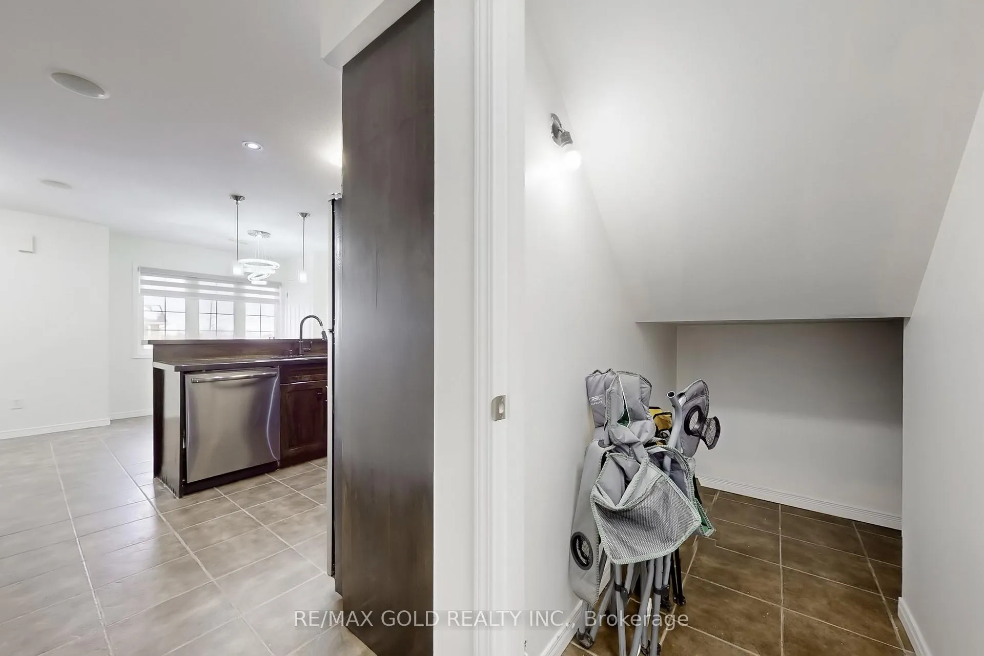 Photo 18 of Unit 1A, 50 Howe Drive, Kitchener, Laurentian Hills — HOMEH
