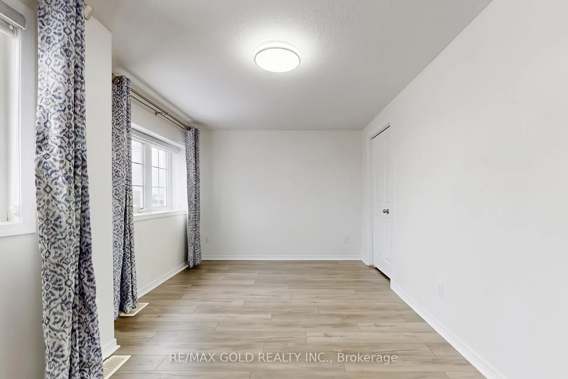 Photo 32 of Unit 1A, 50 Howe Drive, Kitchener, Laurentian Hills — HOMEH