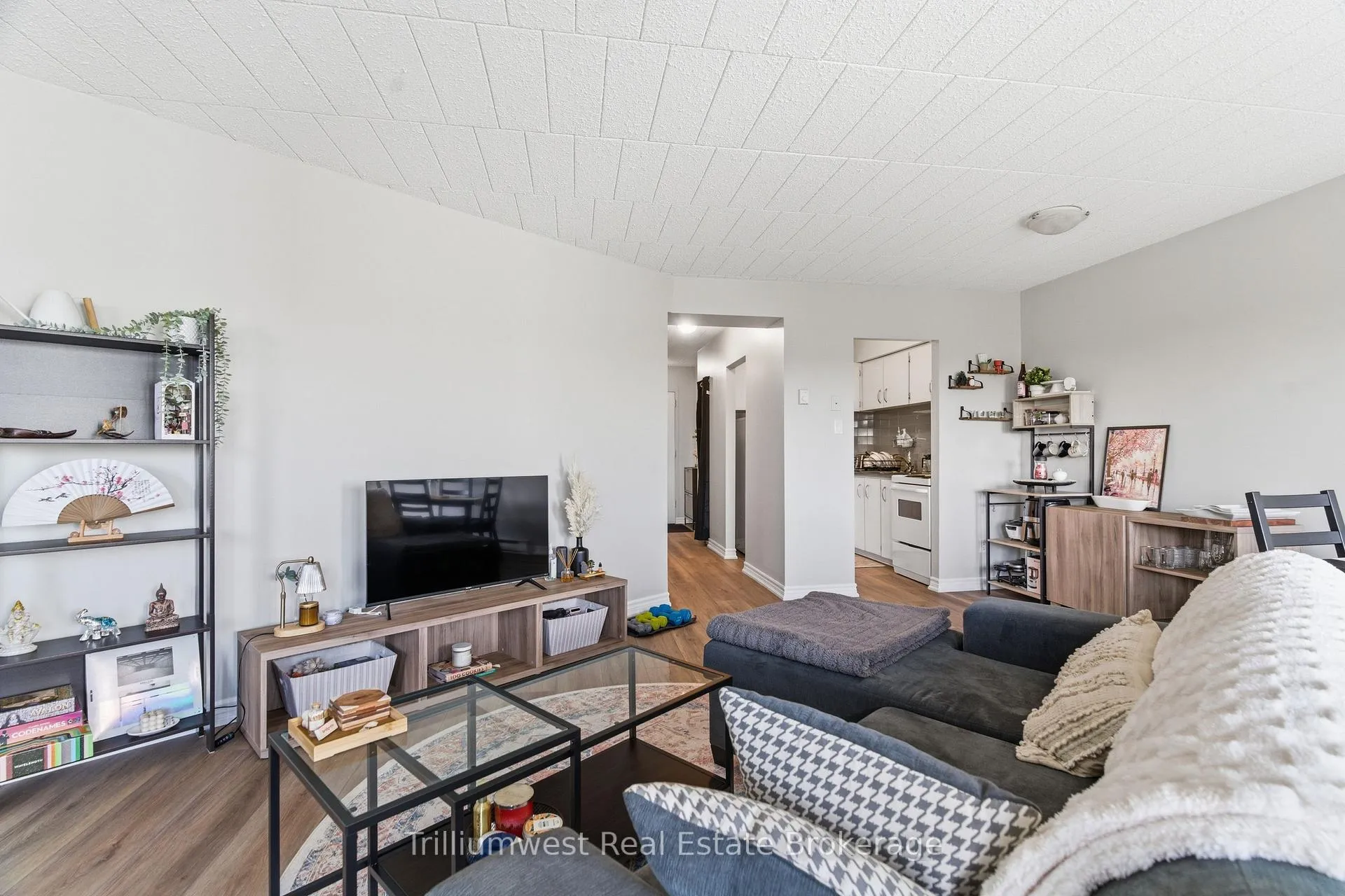 Photo 4 of 91 Conroy Crescent, Guelph, Dovercliffe Park/Old University — HOMEH