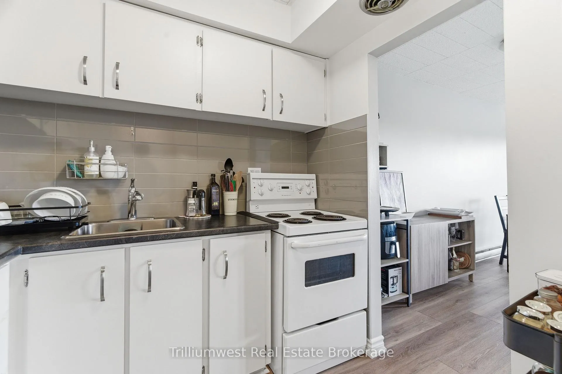 Photo 8 of 91 Conroy Crescent, Guelph, Dovercliffe Park/Old University — HOMEH