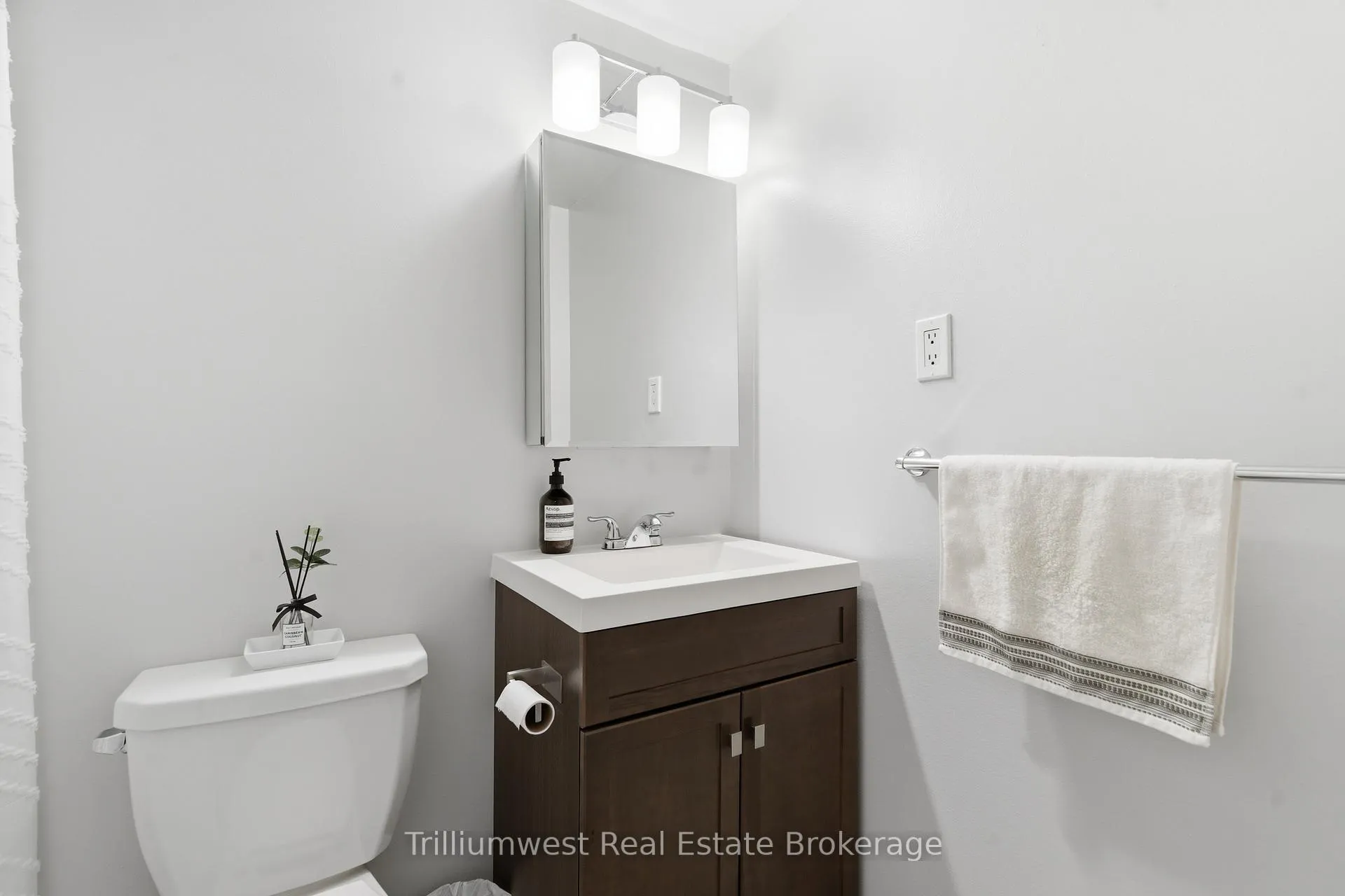 Photo 9 of 91 Conroy Crescent, Guelph, Dovercliffe Park/Old University — HOMEH