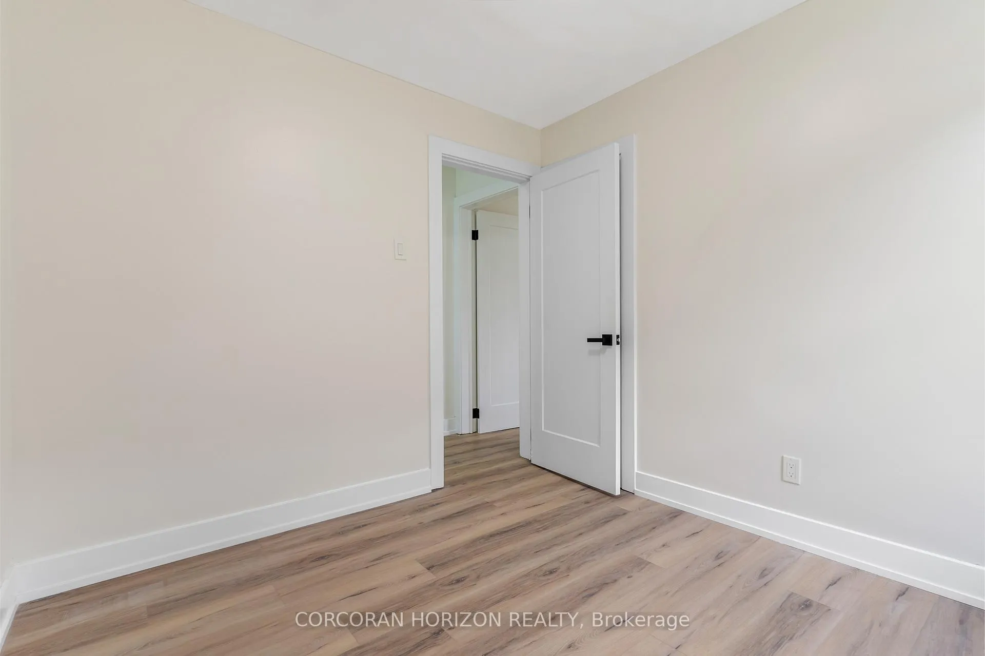 Photo 18 of 844 Stirling Avenue S, Kitchener — HOMEH