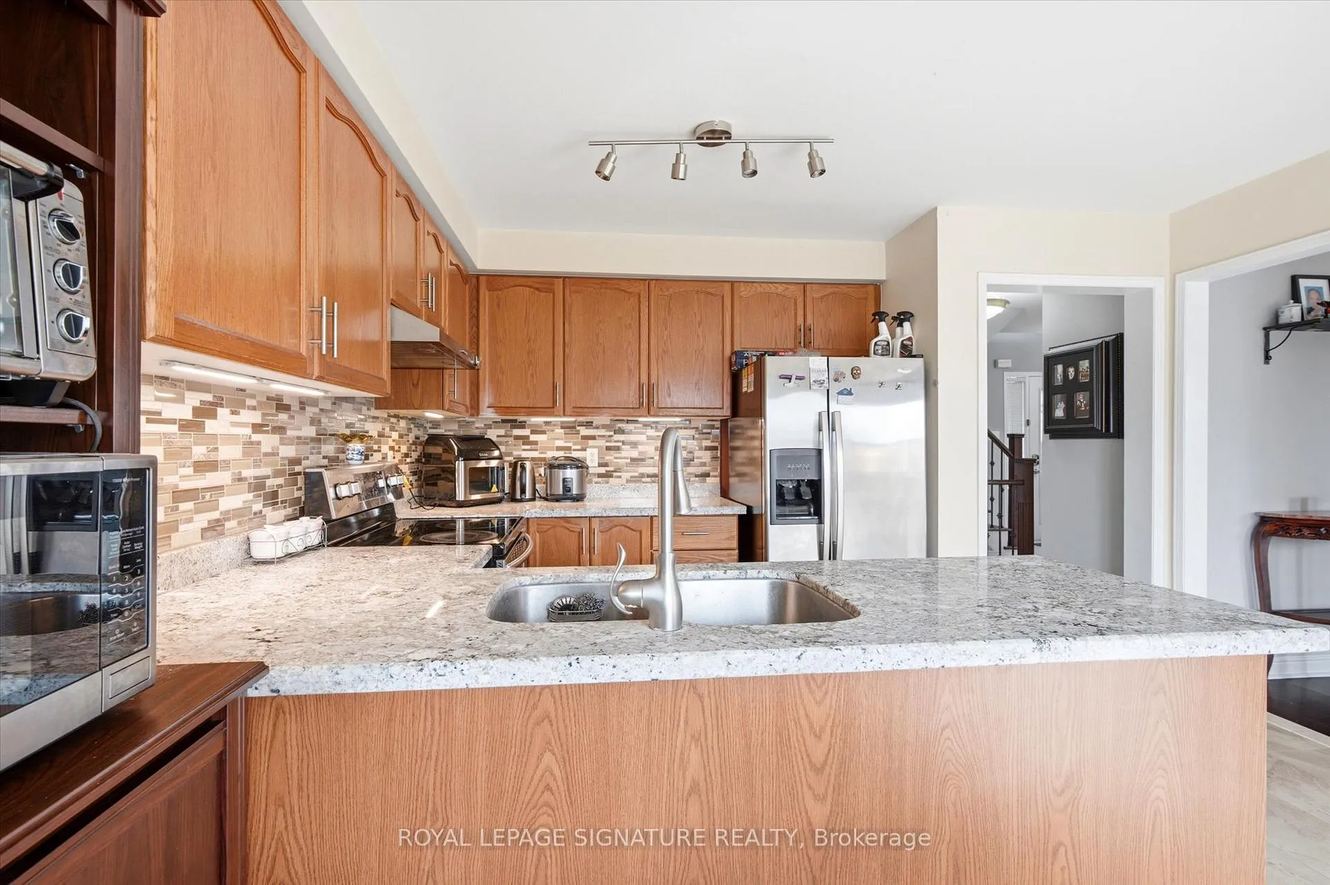 Photo 11 of 85 Vivians Crescent, Brampton, Fletcher's West — HOMEH
