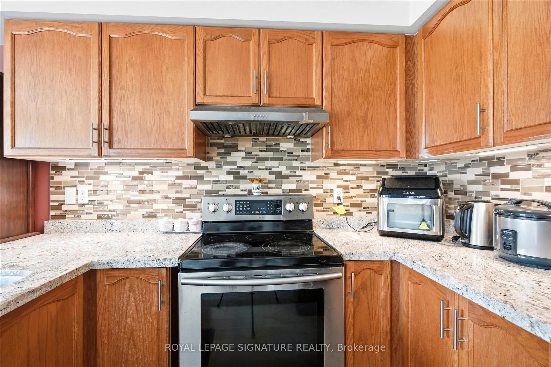 Photo 12 of 85 Vivians Crescent, Brampton, Fletcher's West — HOMEH