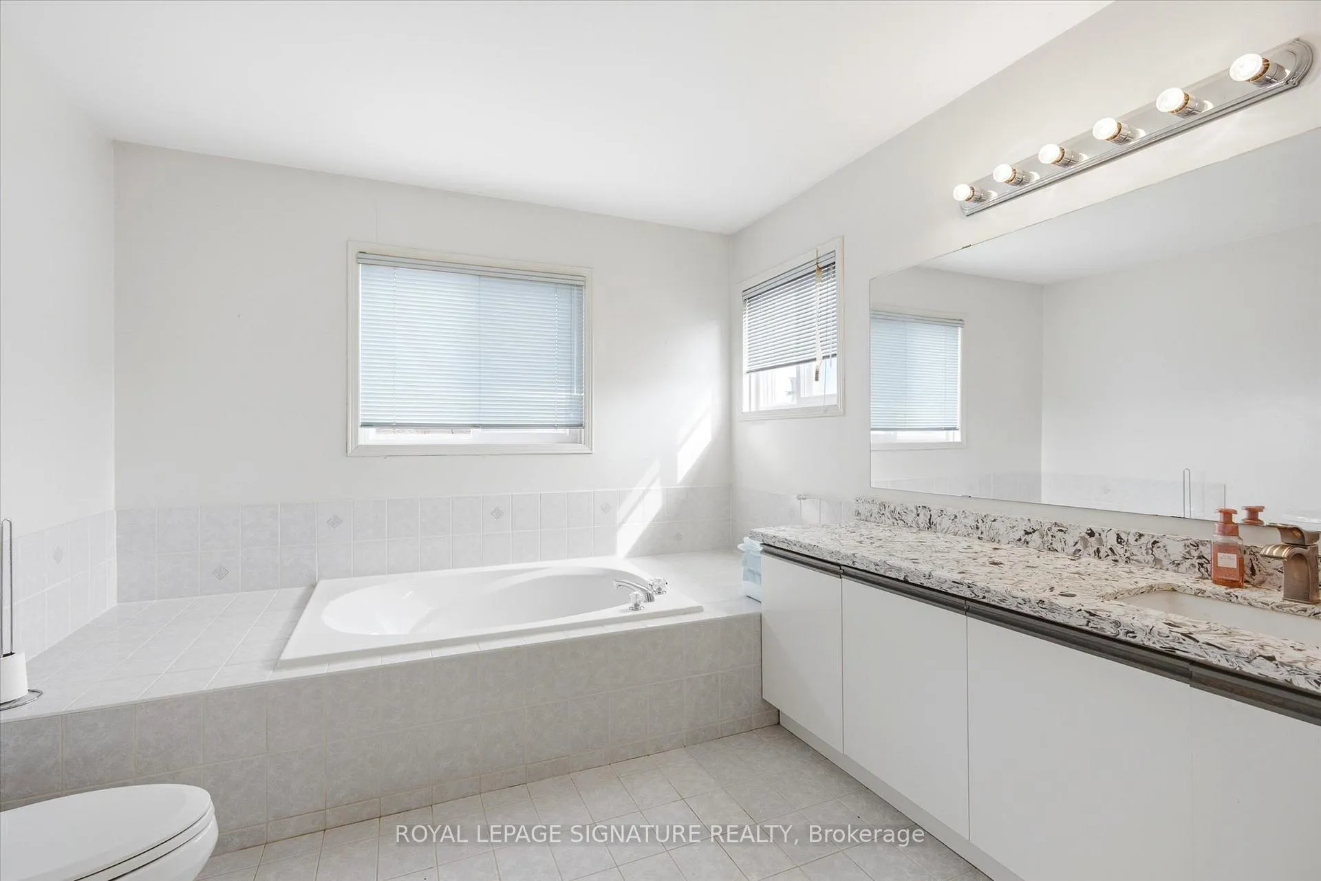 Photo 18 of 85 Vivians Crescent, Brampton, Fletcher's West — HOMEH
