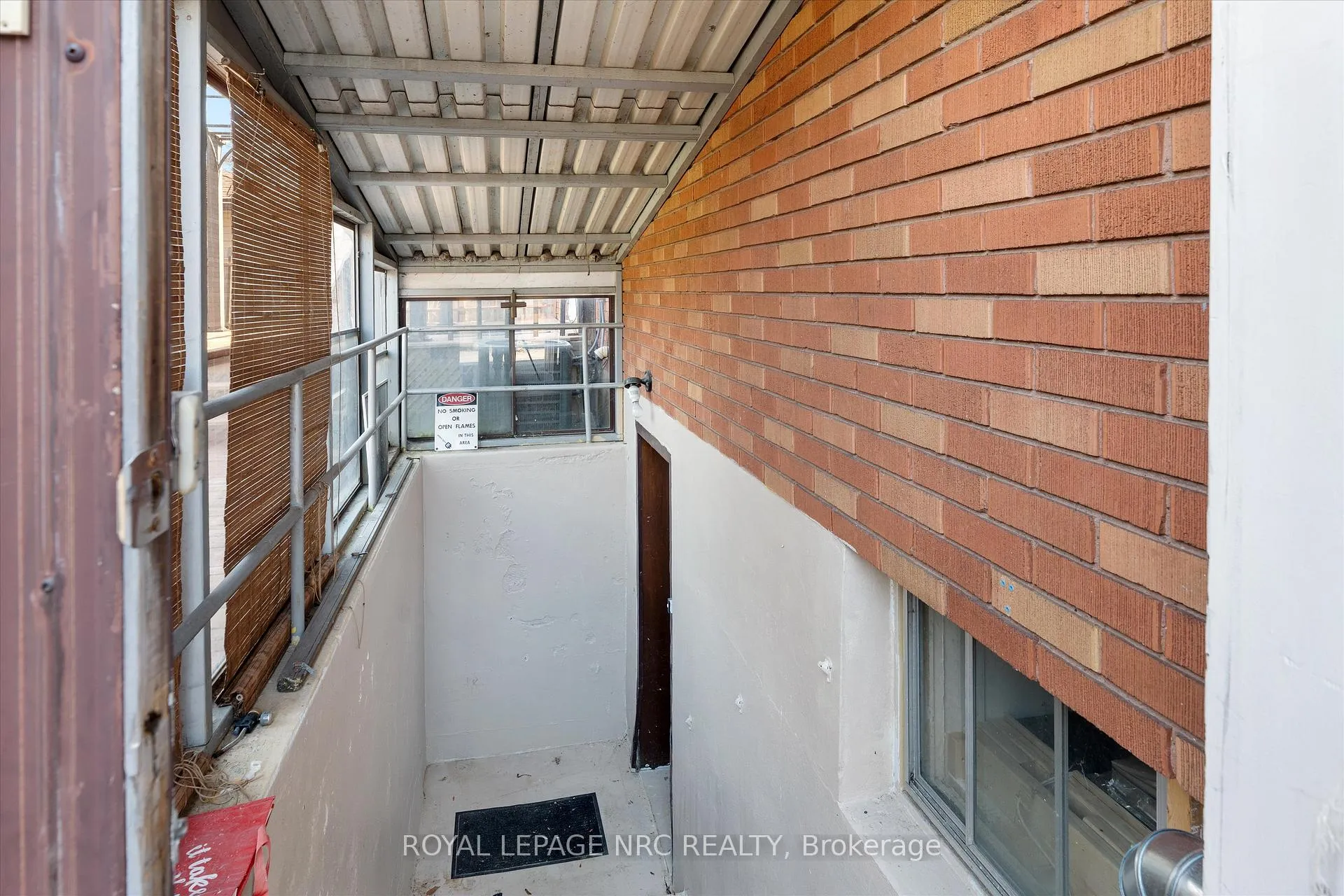 Photo 3 of 21 Chalmers Street, St. Catharines, Facer — HOMEH