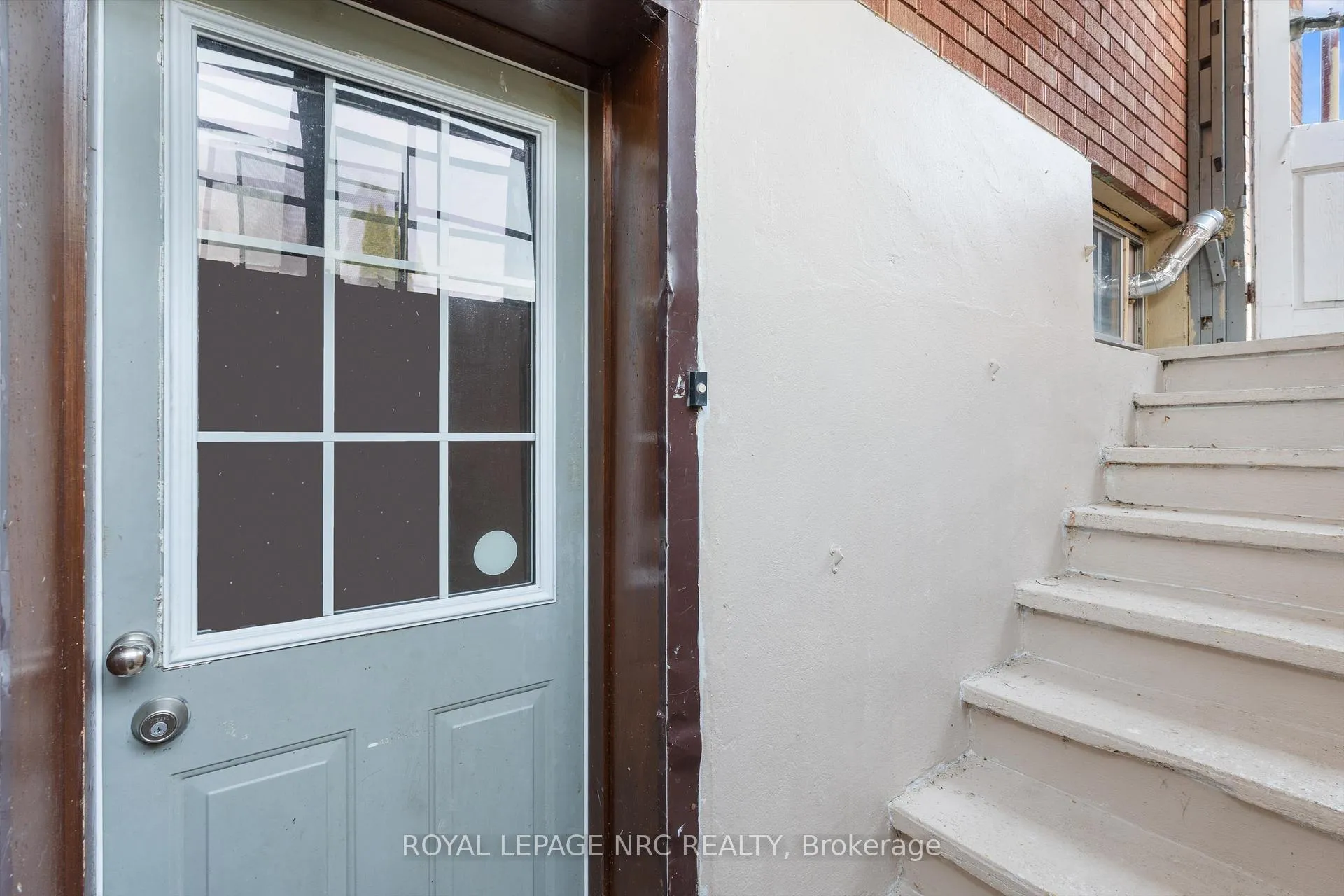 Photo 4 of 21 Chalmers Street, St. Catharines, Facer — HOMEH