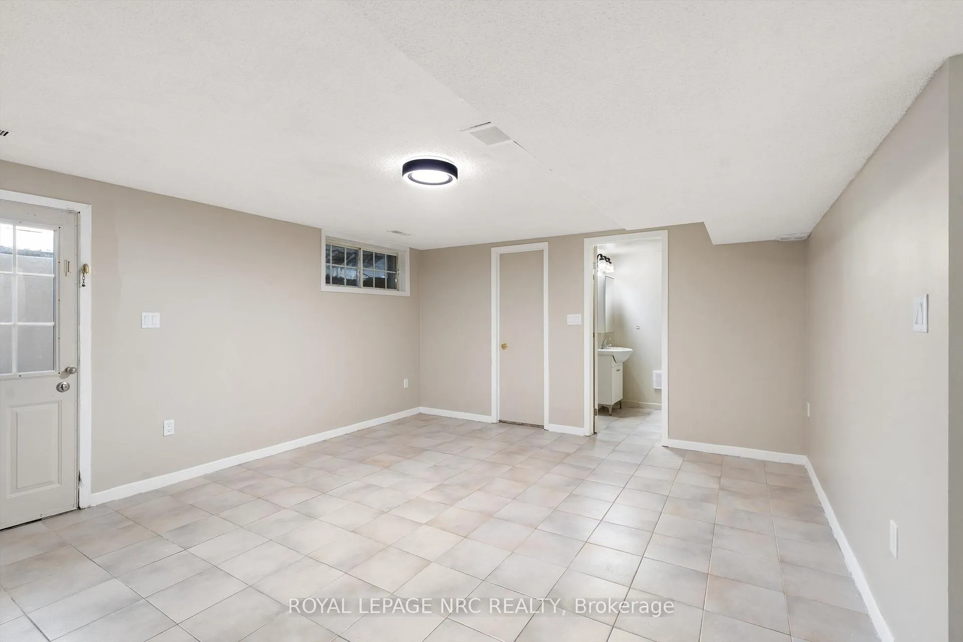 Photo 5 of 21 Chalmers Street, St. Catharines, Facer — HOMEH