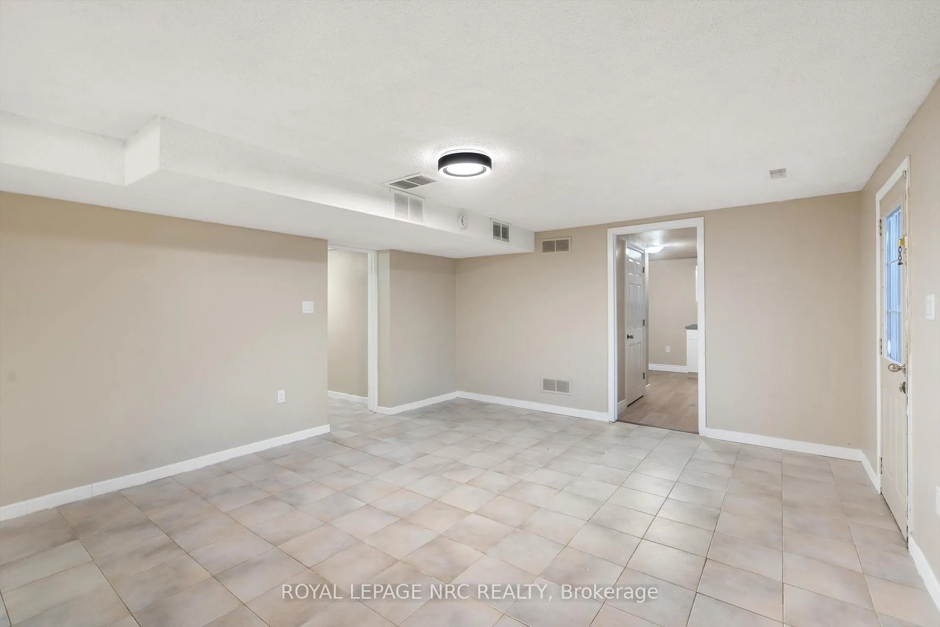 Photo 6 of 21 Chalmers Street, St. Catharines, Facer — HOMEH