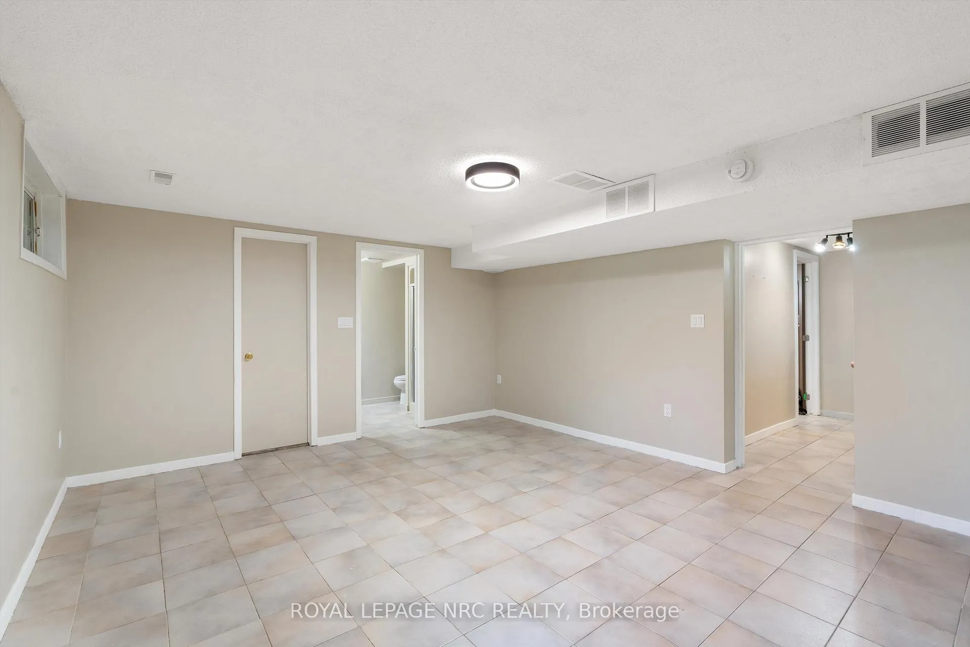 Photo 7 of 21 Chalmers Street, St. Catharines, Facer — HOMEH