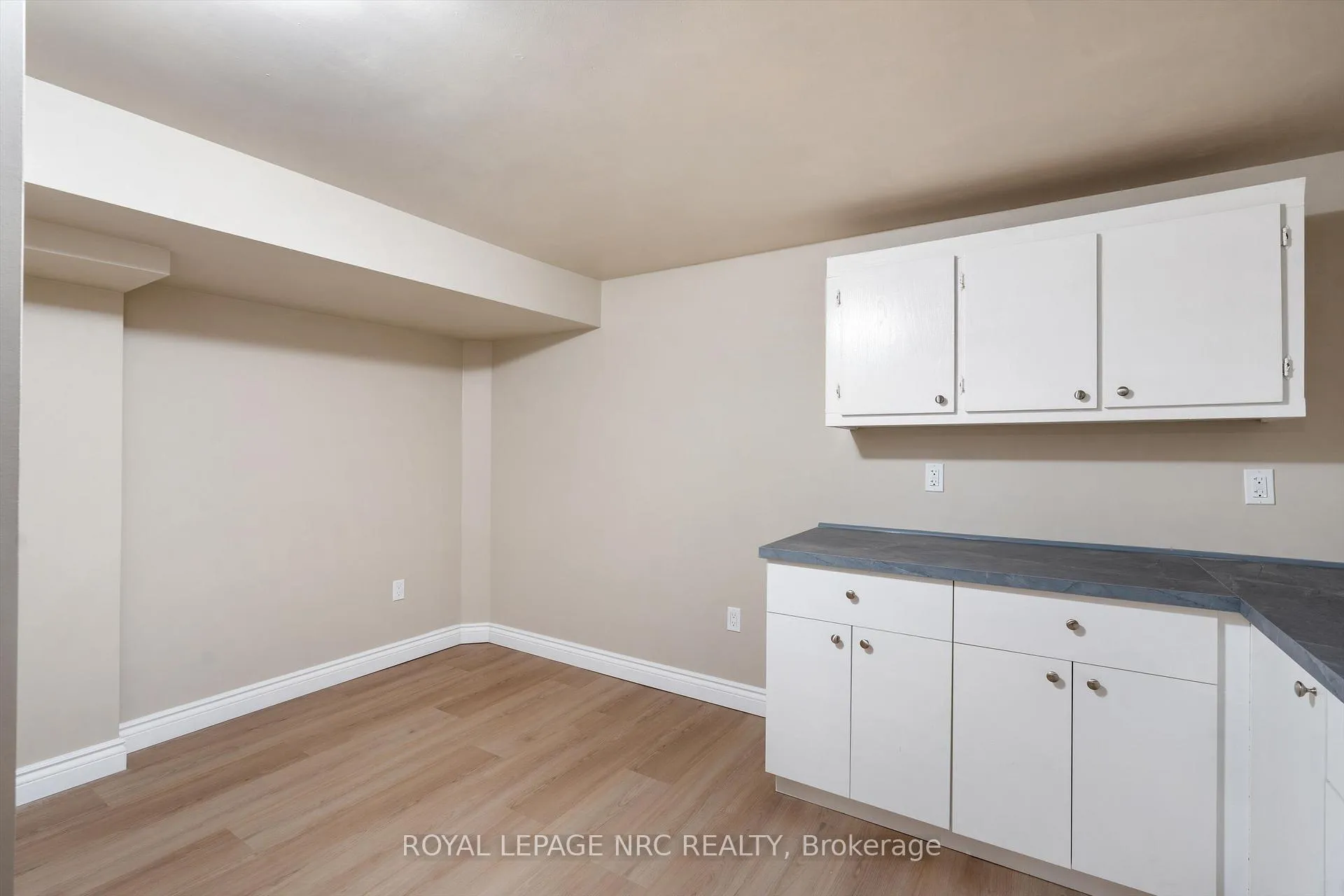 Photo 10 of 21 Chalmers Street, St. Catharines, Facer — HOMEH