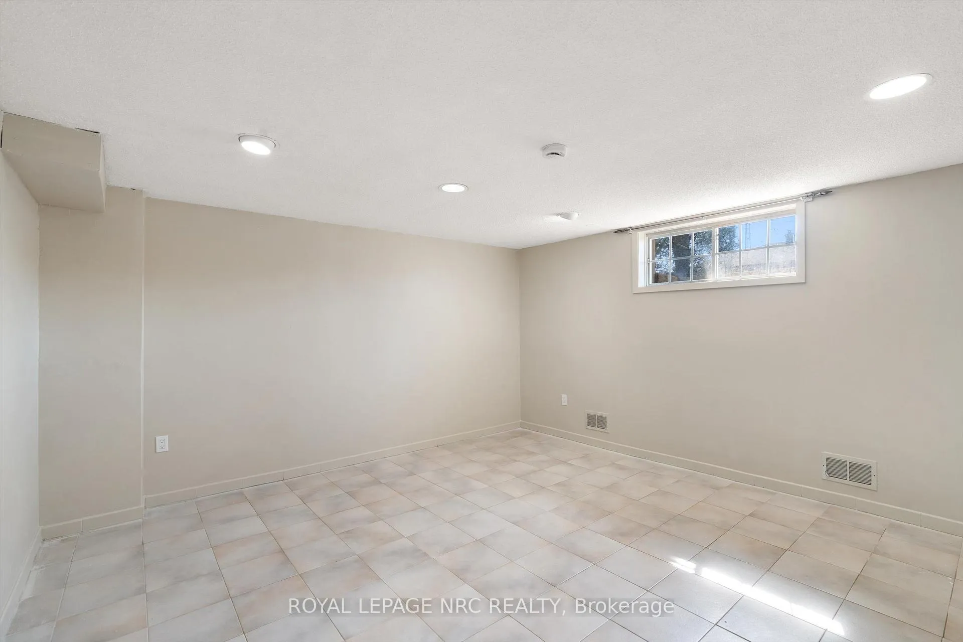 Photo 13 of 21 Chalmers Street, St. Catharines, Facer — HOMEH