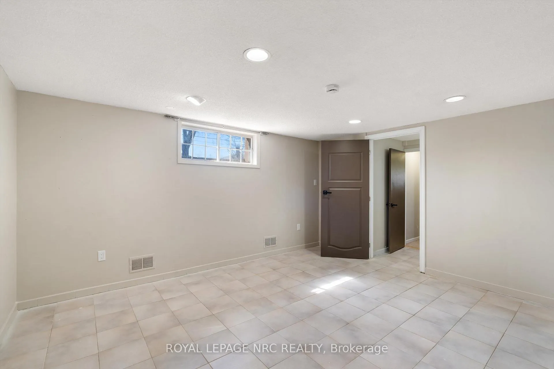 Photo 14 of 21 Chalmers Street, St. Catharines, Facer — HOMEH