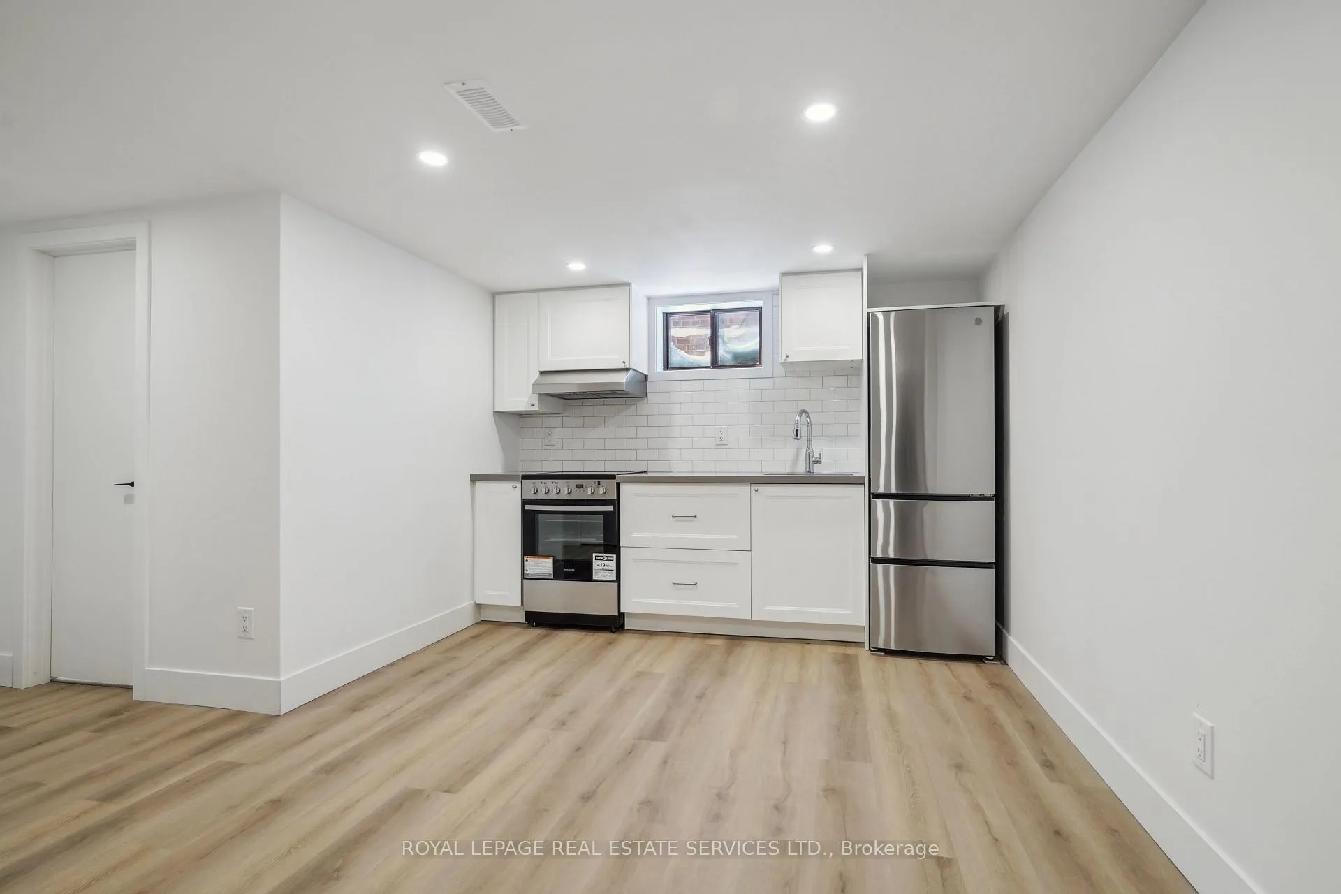 Photo 2 of Unit Suite B, 1 Yorkview Drive, Etobicoke, Stonegate-Queensway — HOMEH