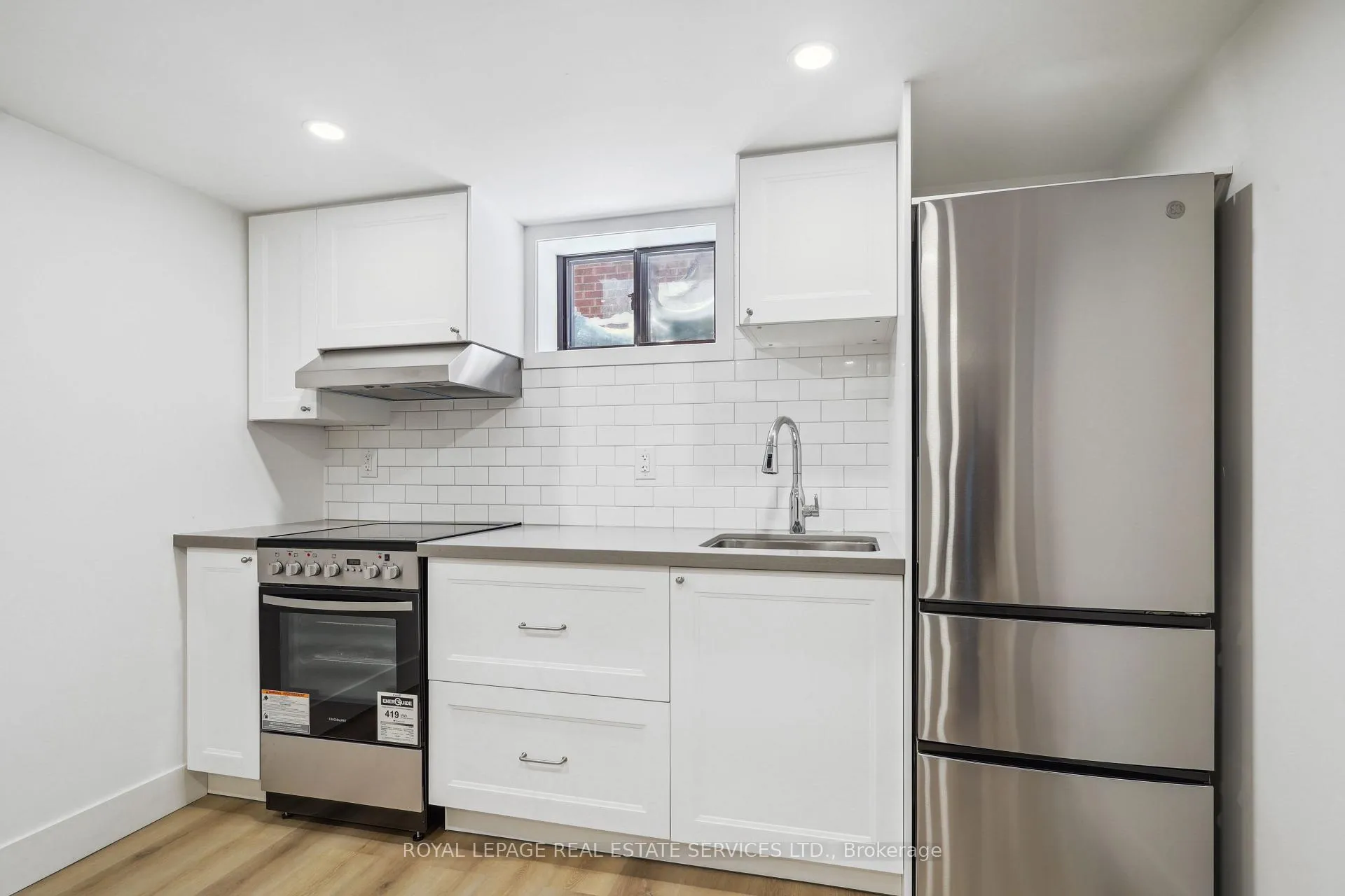 Photo 3 of Unit Suite B, 1 Yorkview Drive, Etobicoke, Stonegate-Queensway — HOMEH
