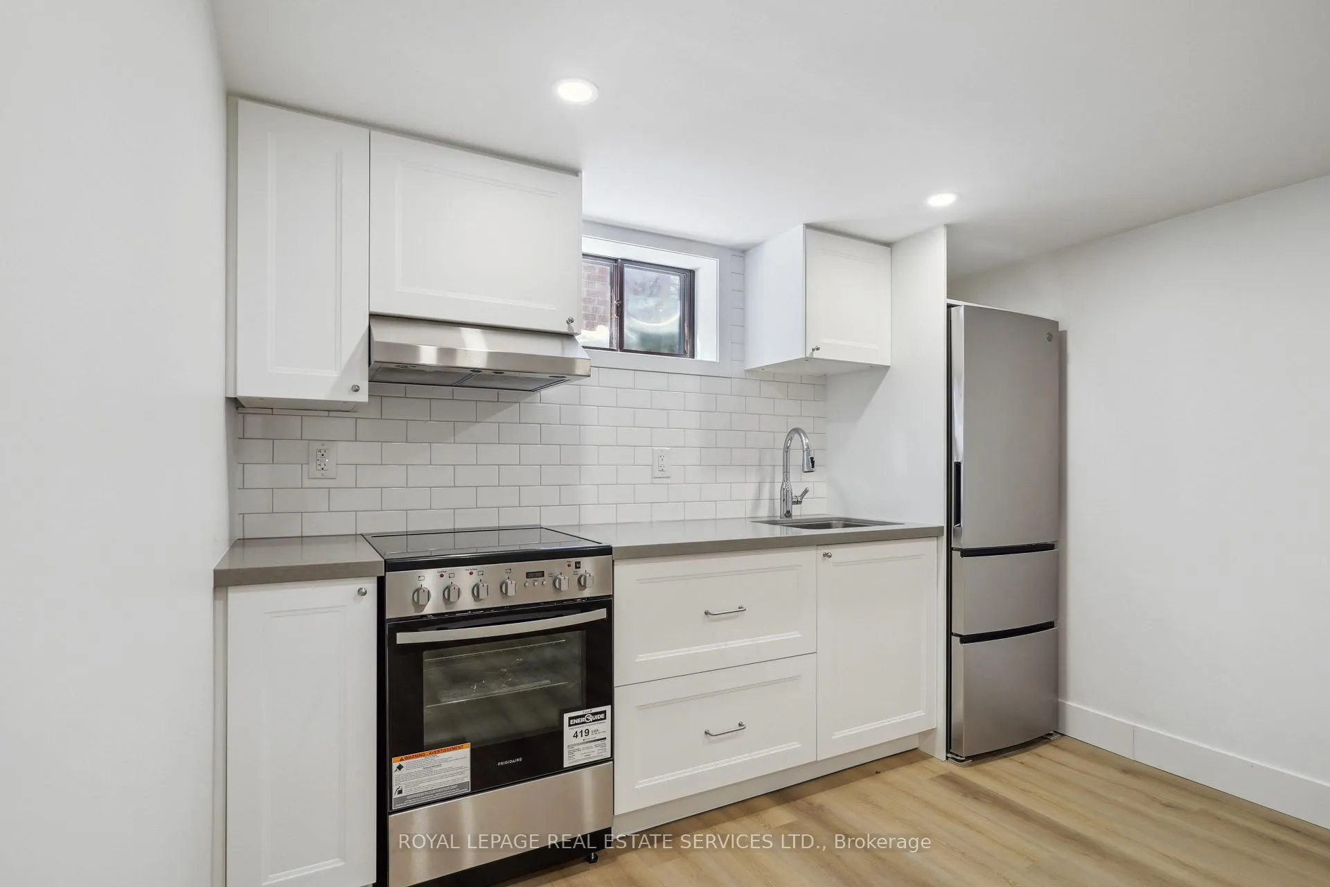 Photo 4 of Unit Suite B, 1 Yorkview Drive, Etobicoke, Stonegate-Queensway — HOMEH