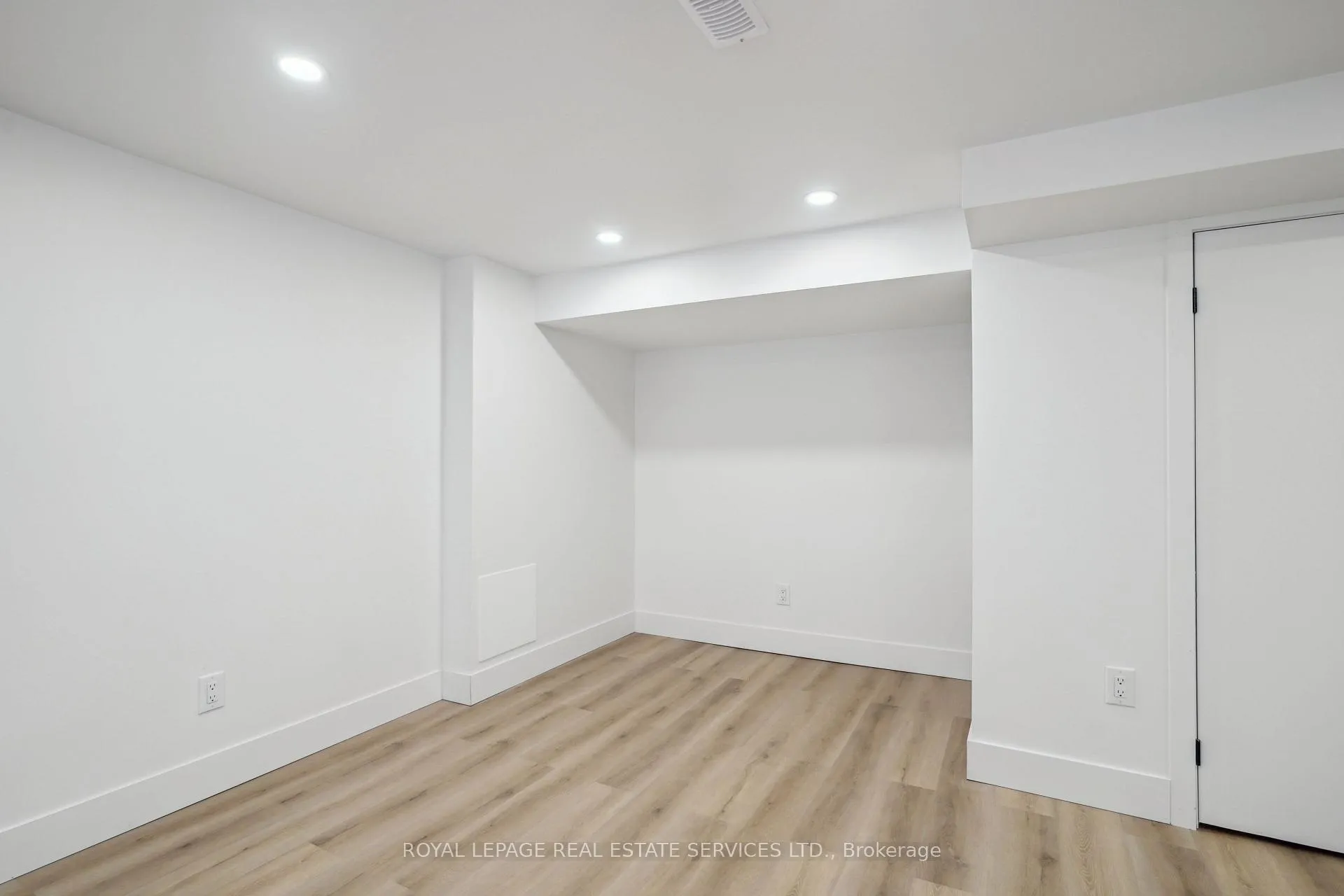Photo 5 of Unit Suite B, 1 Yorkview Drive, Etobicoke, Stonegate-Queensway — HOMEH