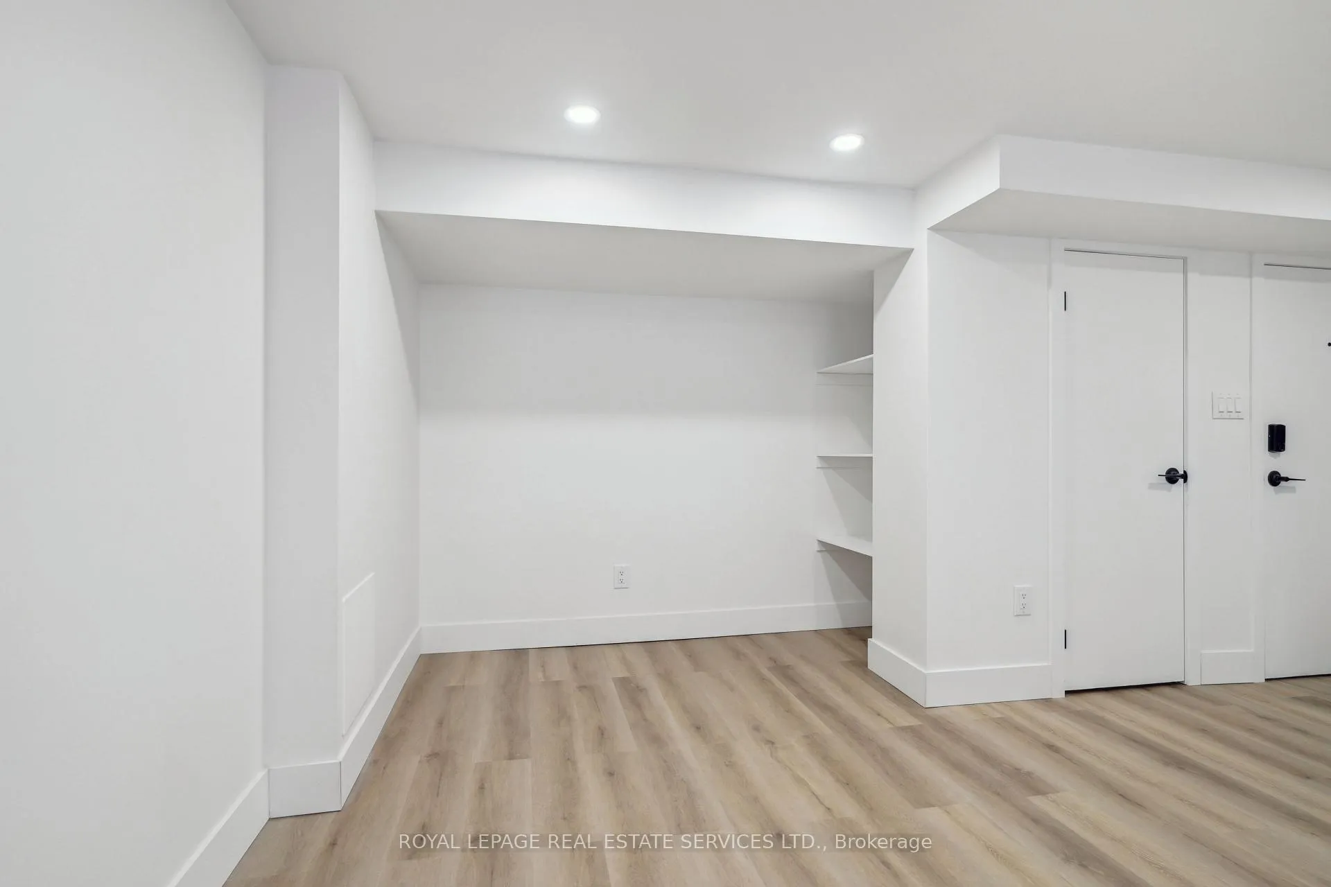Photo 6 of Unit Suite B, 1 Yorkview Drive, Etobicoke, Stonegate-Queensway — HOMEH