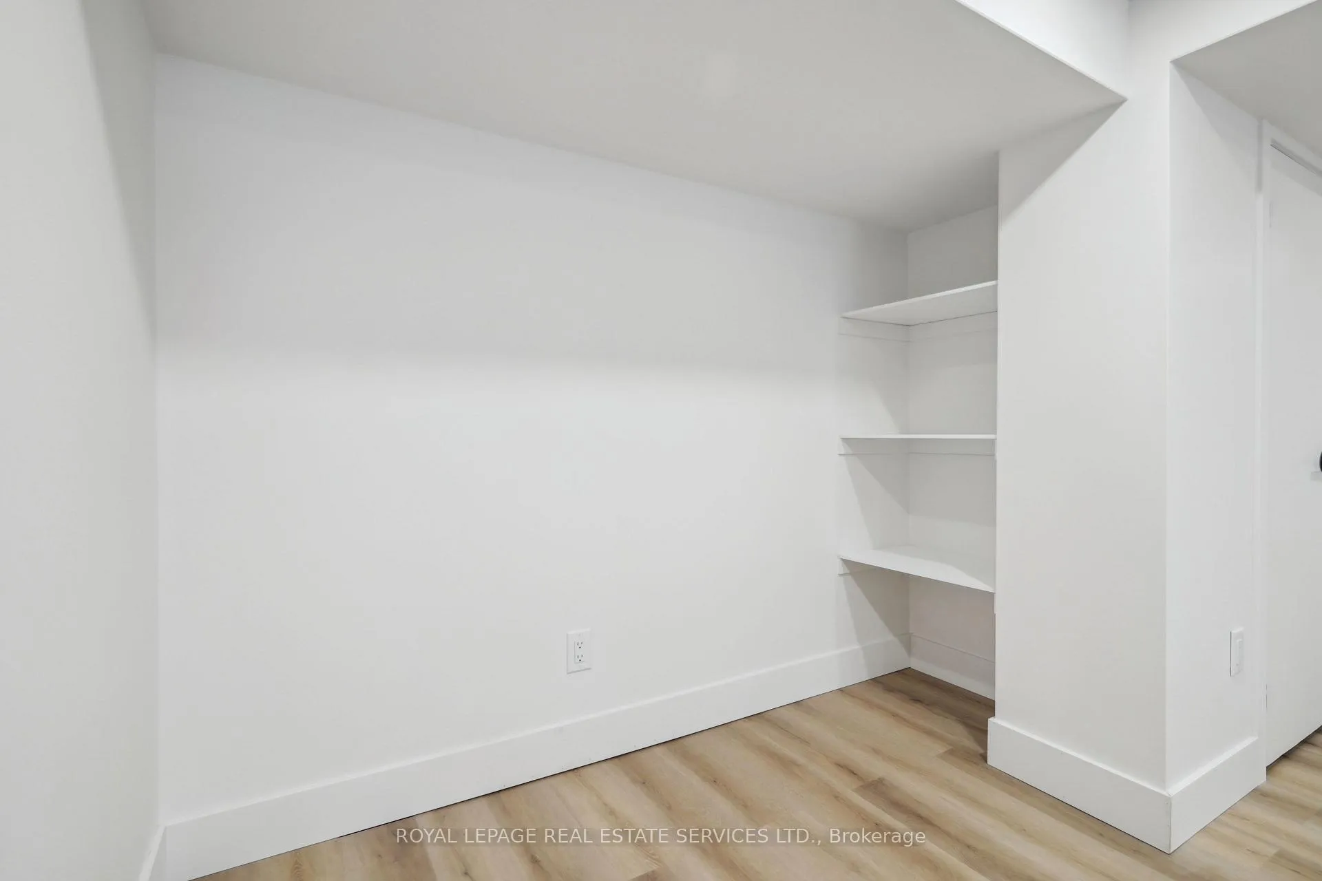 Photo 7 of Unit Suite B, 1 Yorkview Drive, Etobicoke, Stonegate-Queensway — HOMEH