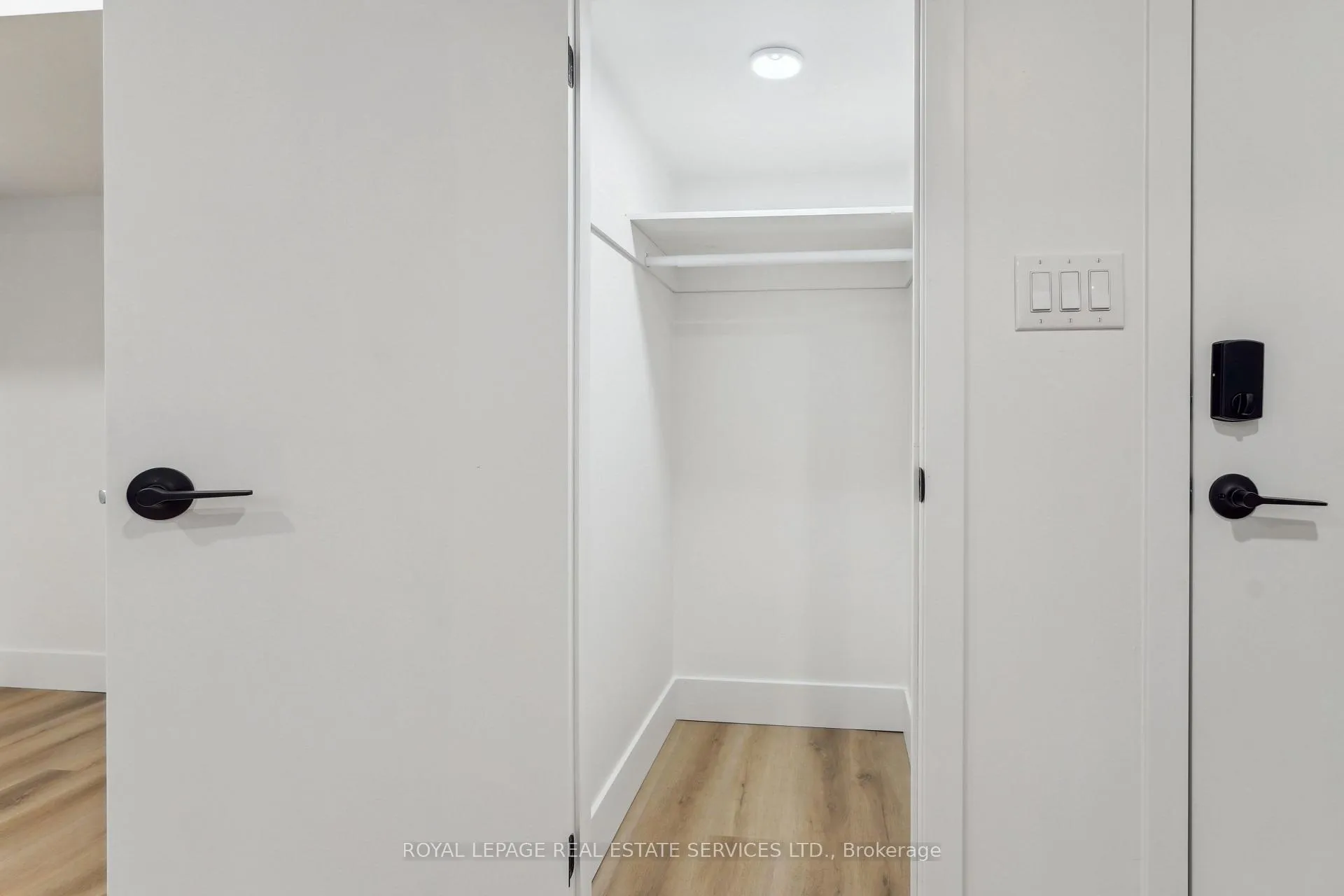 Photo 8 of Unit Suite B, 1 Yorkview Drive, Etobicoke, Stonegate-Queensway — HOMEH
