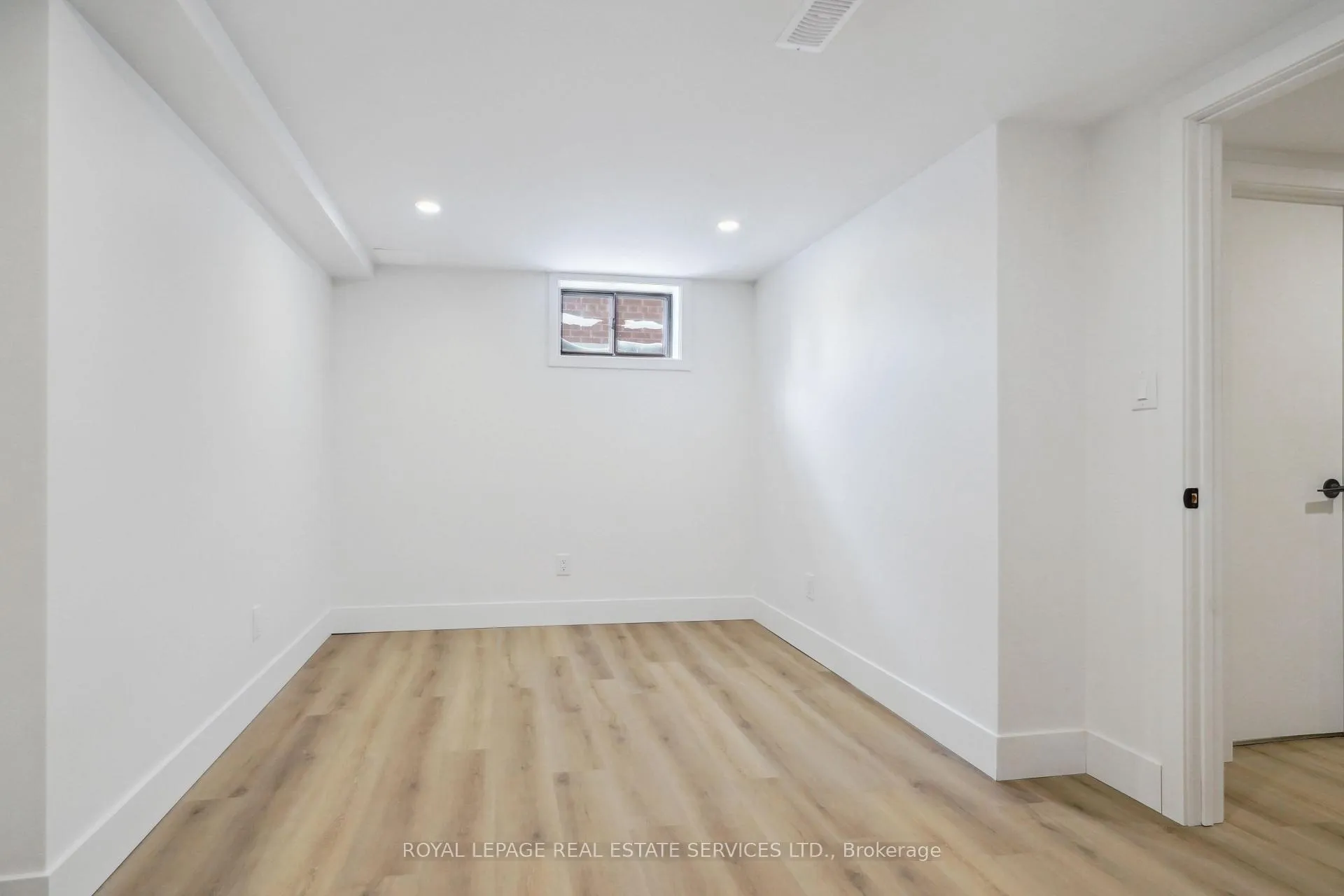 Photo 9 of Unit Suite B, 1 Yorkview Drive, Etobicoke, Stonegate-Queensway — HOMEH