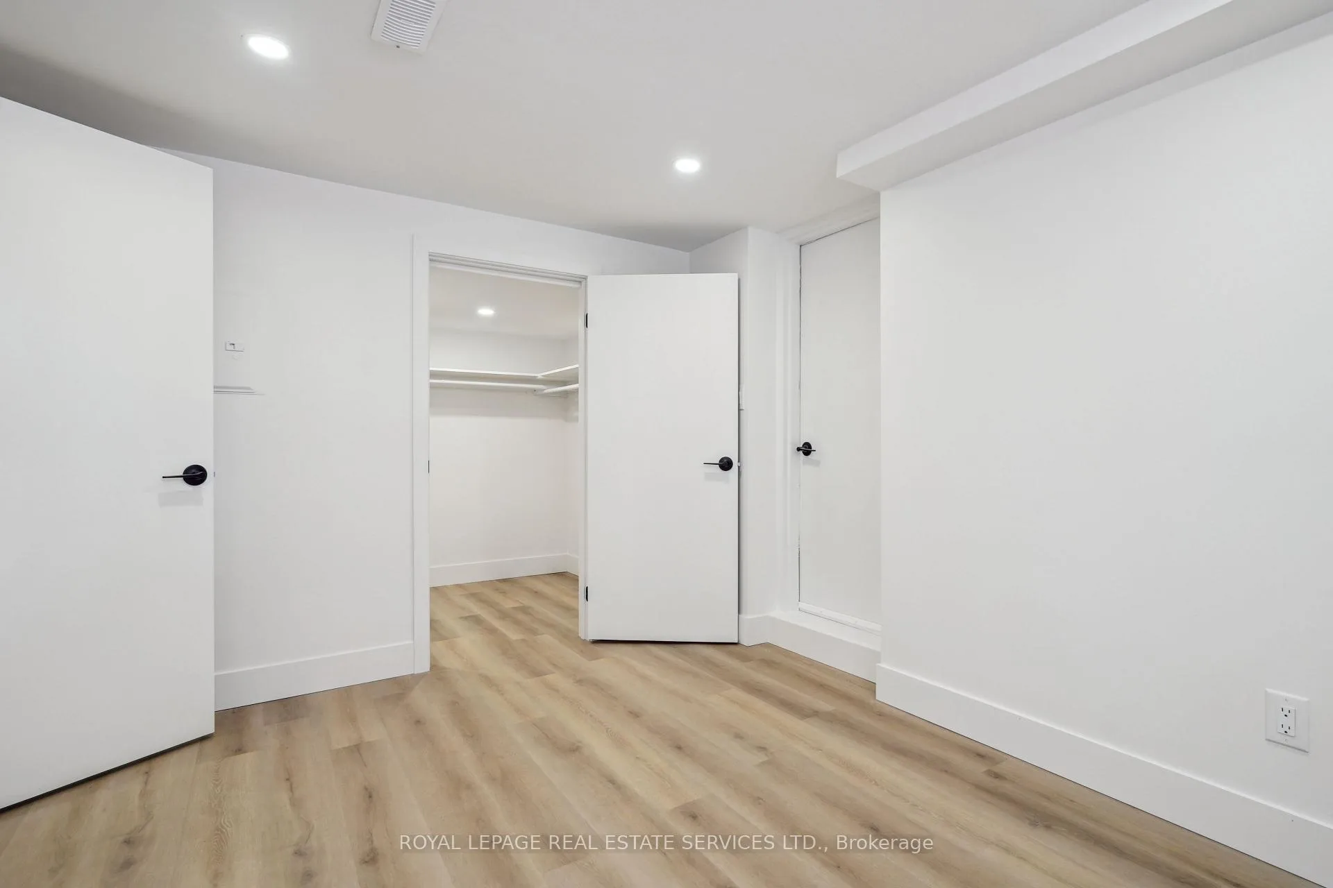 Photo 10 of Unit Suite B, 1 Yorkview Drive, Etobicoke, Stonegate-Queensway — HOMEH