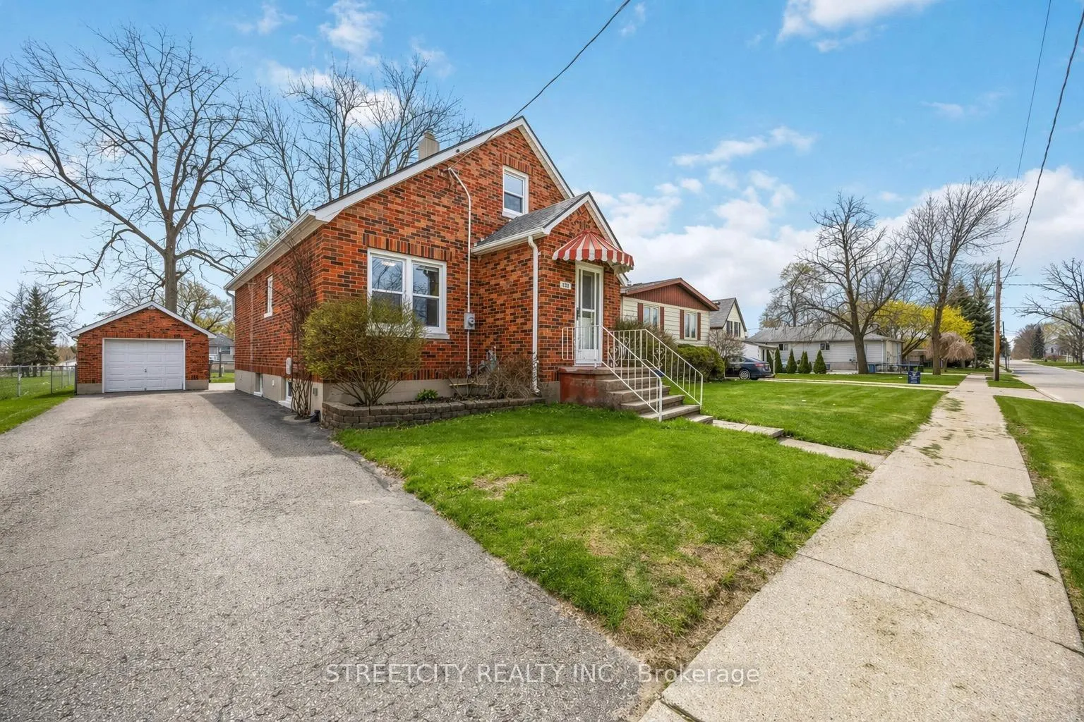 Front of 530 Plympton Street