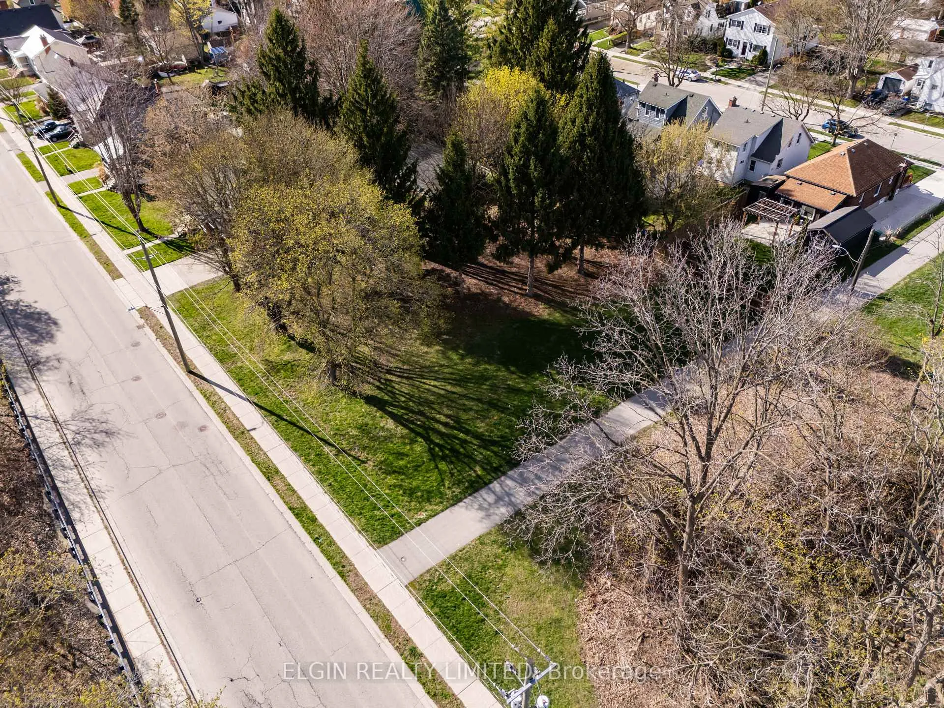 Photo 2 of 94 Chestnut Street, St. Thomas — HOMEH