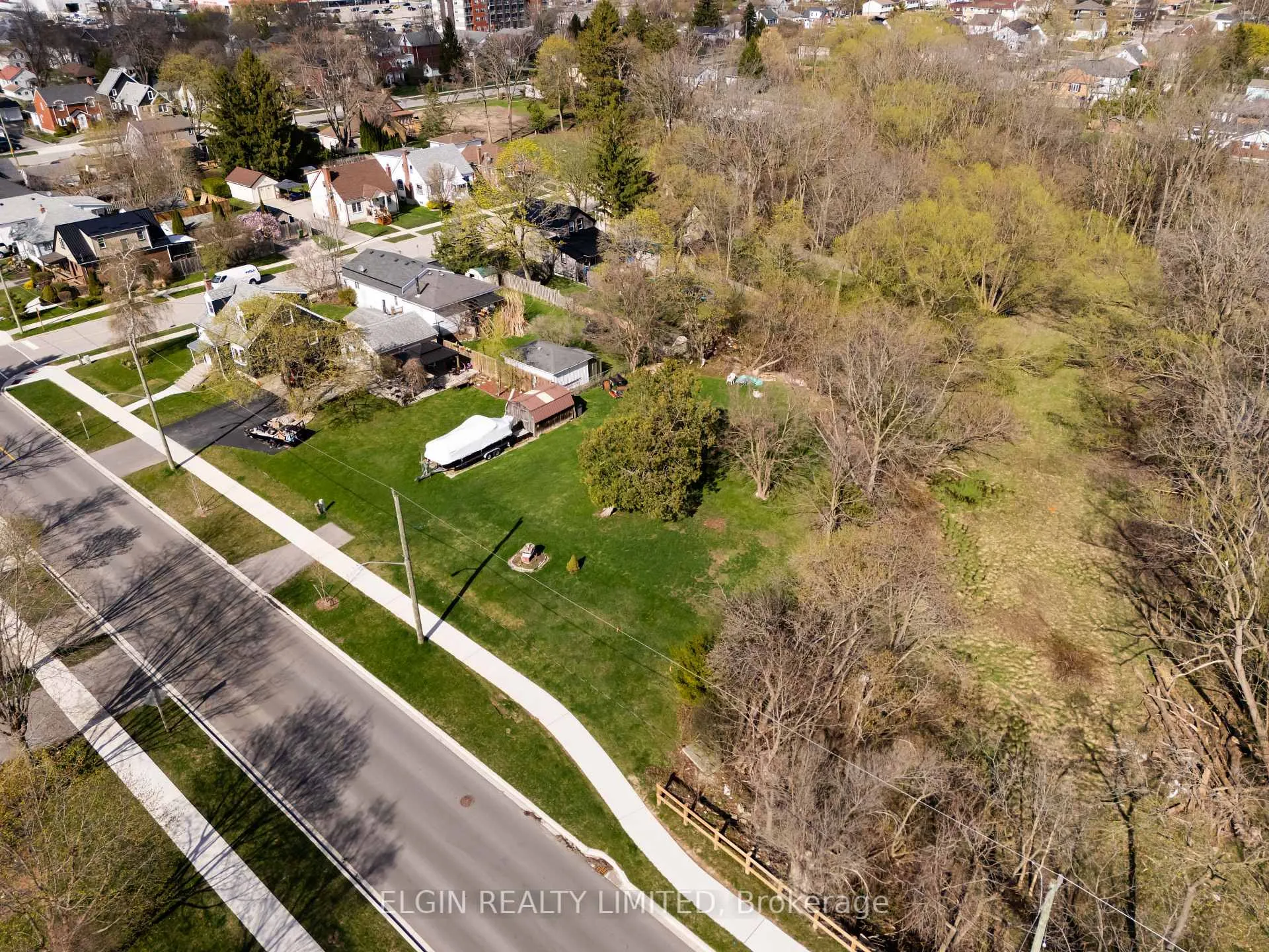 Photo 3 of 36 Third Avenue, St. Thomas — HOMEH