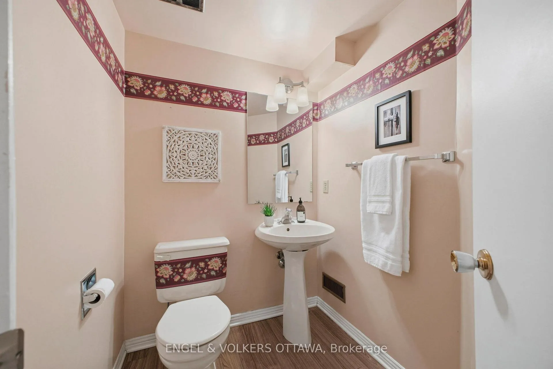 Photo 4 of 17 Durbin Court, Ottawa, Kanata - Katimavik — HOMEH