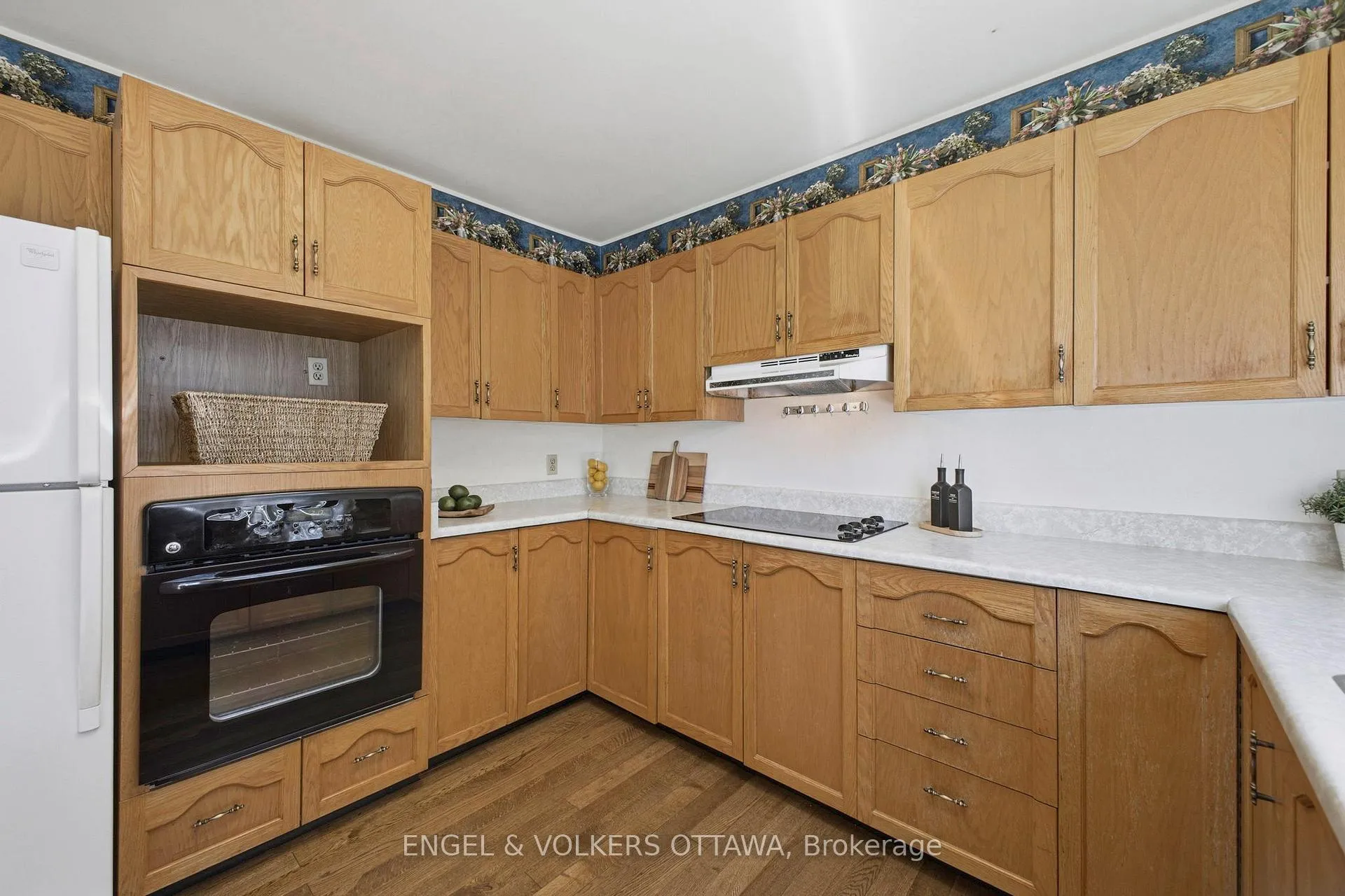 Photo 13 of 17 Durbin Court, Ottawa, Kanata - Katimavik — HOMEH