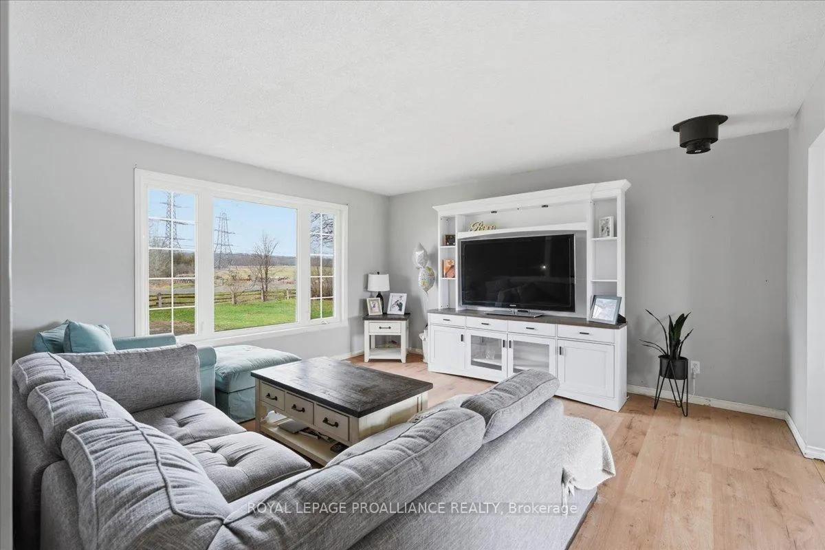 Photo 5 of 1530 Blessington Road, Belleville, Thurlow Ward — HOMEH
