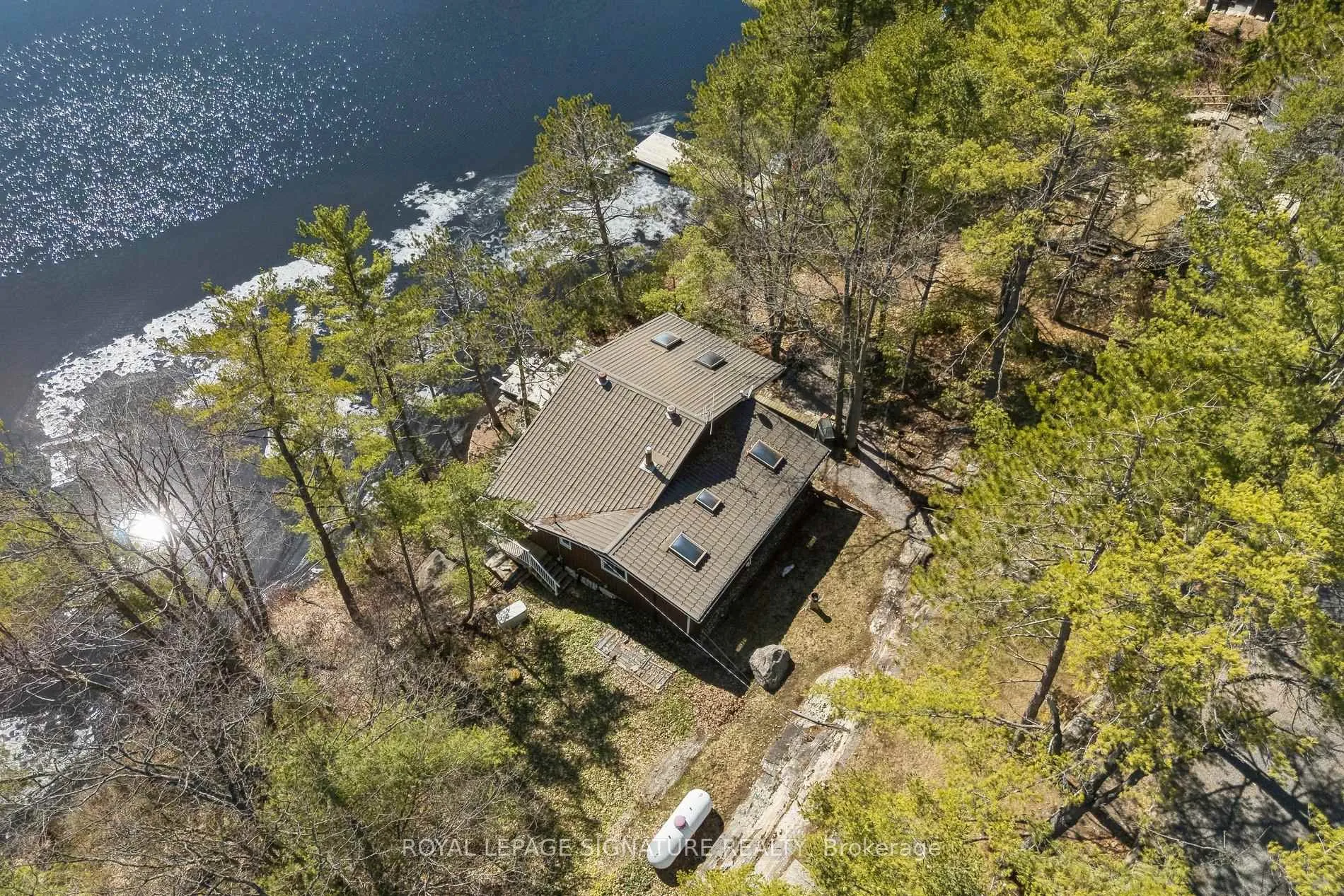 Photo 3 of 18 Loon Lake Road N, Gravenhurst, Muskoka (S) — HOMEH