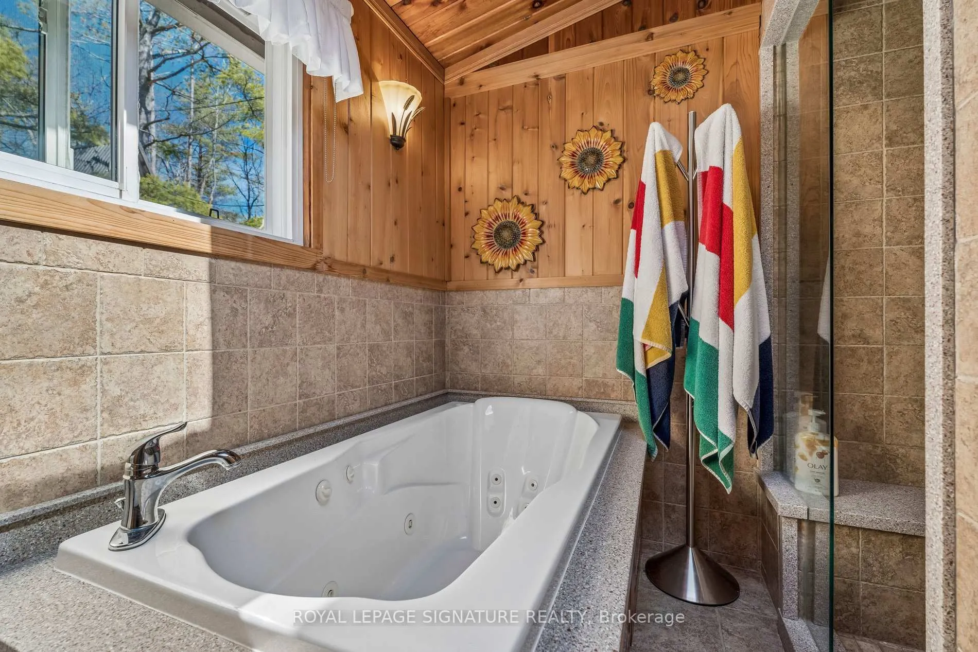 Photo 26 of 18 Loon Lake Road N, Gravenhurst, Muskoka (S) — HOMEH
