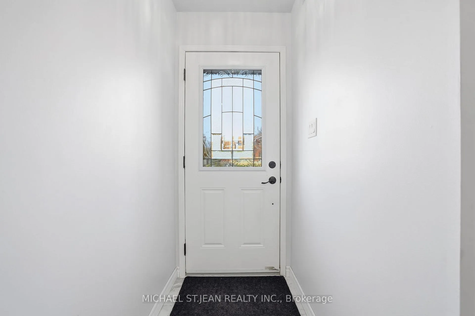 Photo 5 of 213 Windwood Drive, Hamilton, Binbrook — HOMEH