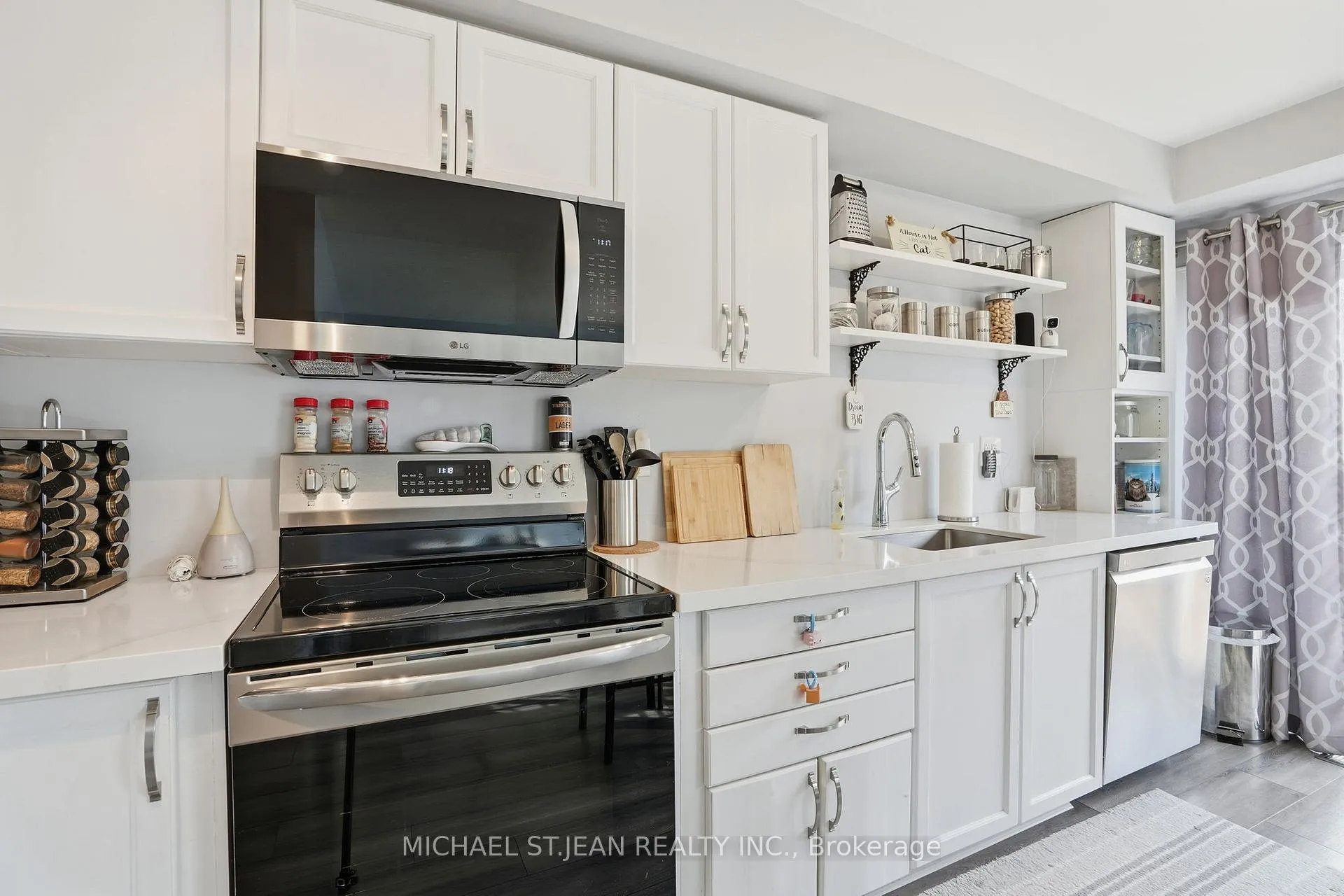 Photo 14 of 213 Windwood Drive, Hamilton, Binbrook — HOMEH