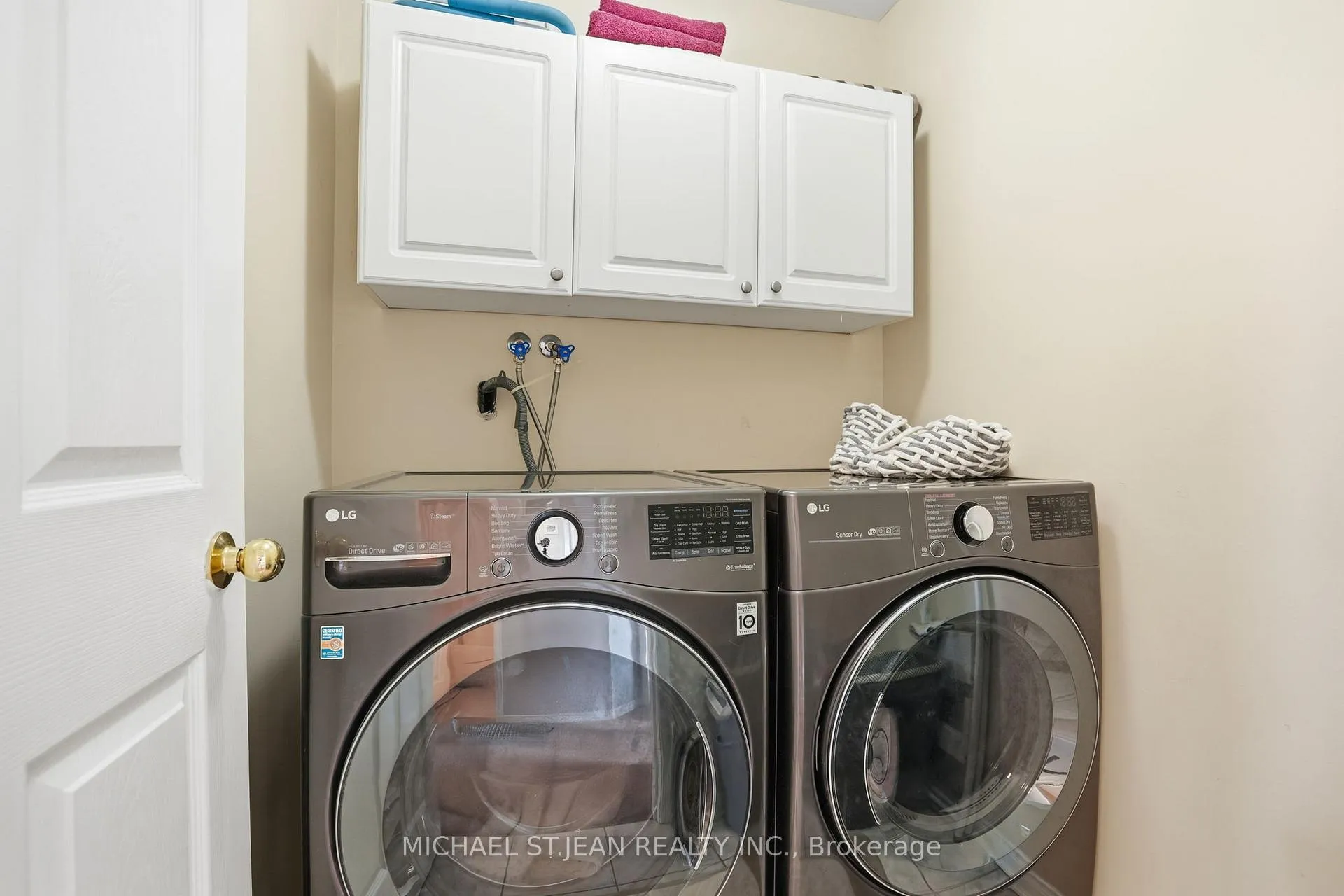 Photo 20 of 213 Windwood Drive, Hamilton, Binbrook — HOMEH