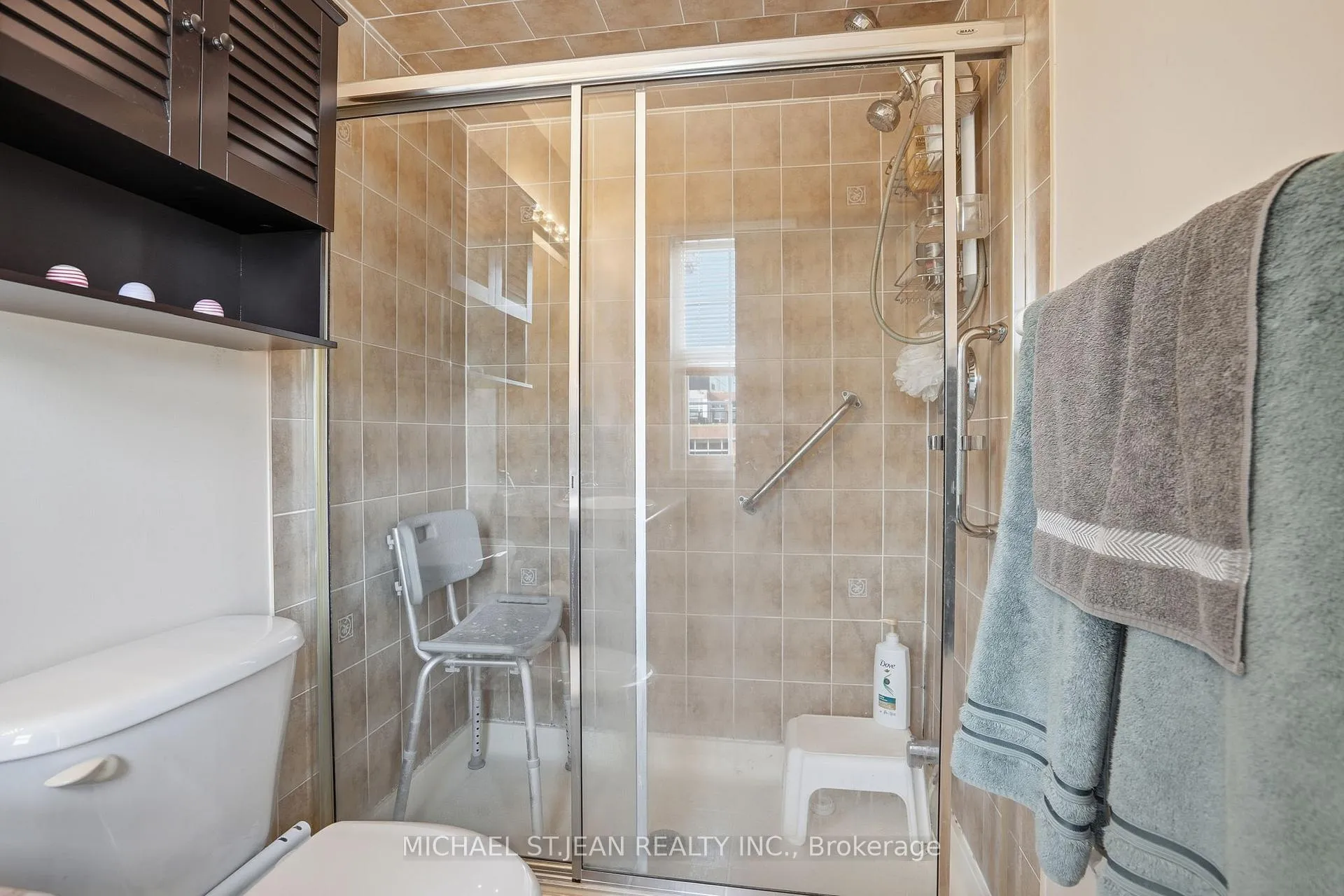 Photo 33 of 213 Windwood Drive, Hamilton, Binbrook — HOMEH