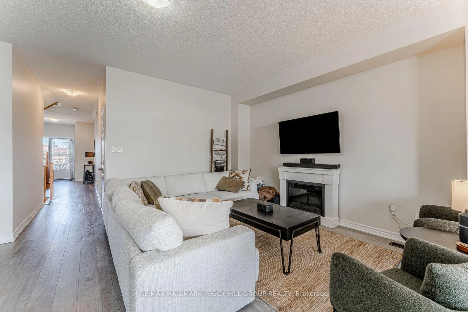Photo 2 of 1226 Peelar Crescent, Innisfil, Lefroy — HOMEH