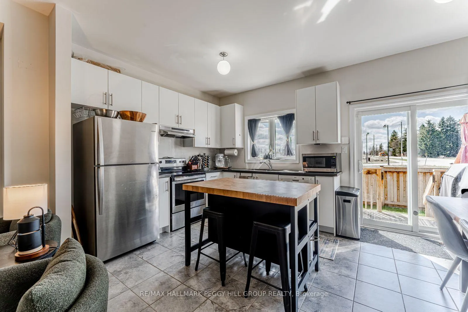 Photo 4 of 1226 Peelar Crescent, Innisfil, Lefroy — HOMEH