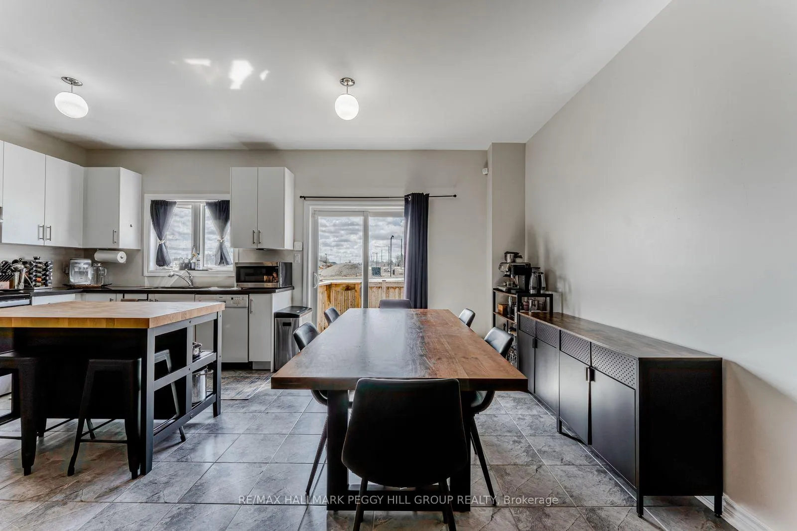Photo 5 of 1226 Peelar Crescent, Innisfil, Lefroy — HOMEH