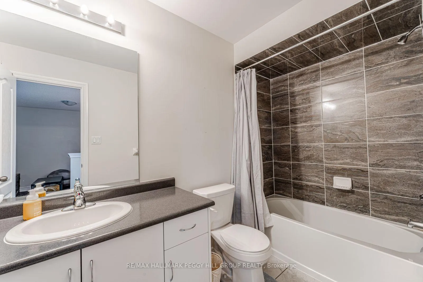 Photo 10 of 1226 Peelar Crescent, Innisfil, Lefroy — HOMEH