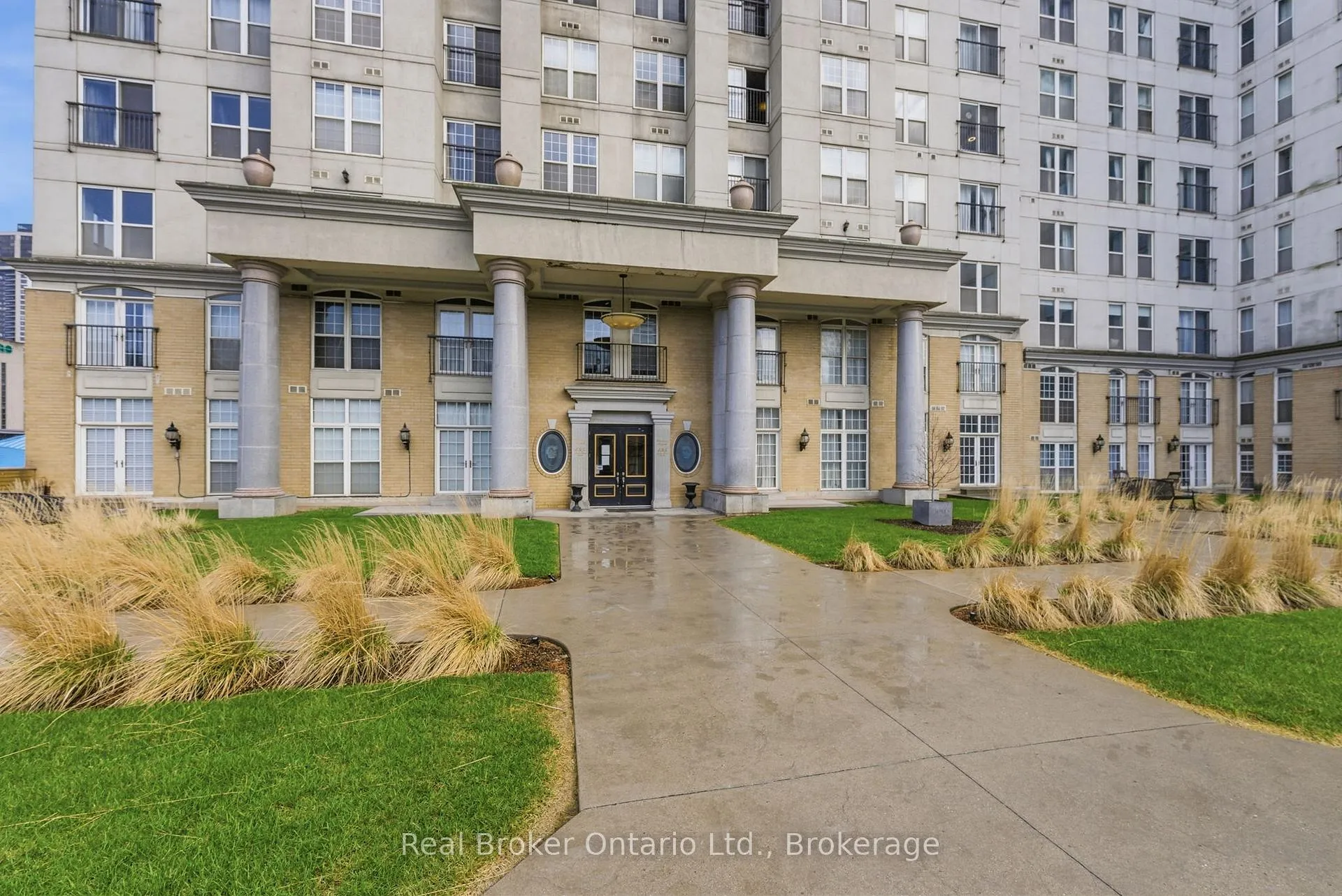 Front of Unit 1204, 135 James Street S